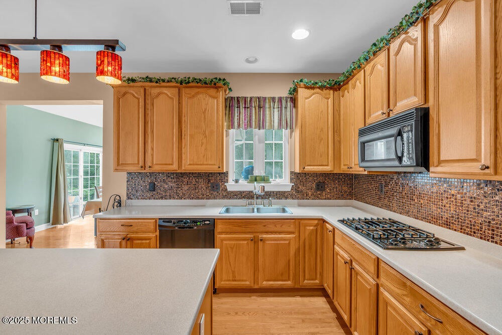 Manalapan, New Jersey, 07726, United States, 4 Bedrooms Bedrooms, ,4 BathroomsBathrooms,Residential,Active,1871928