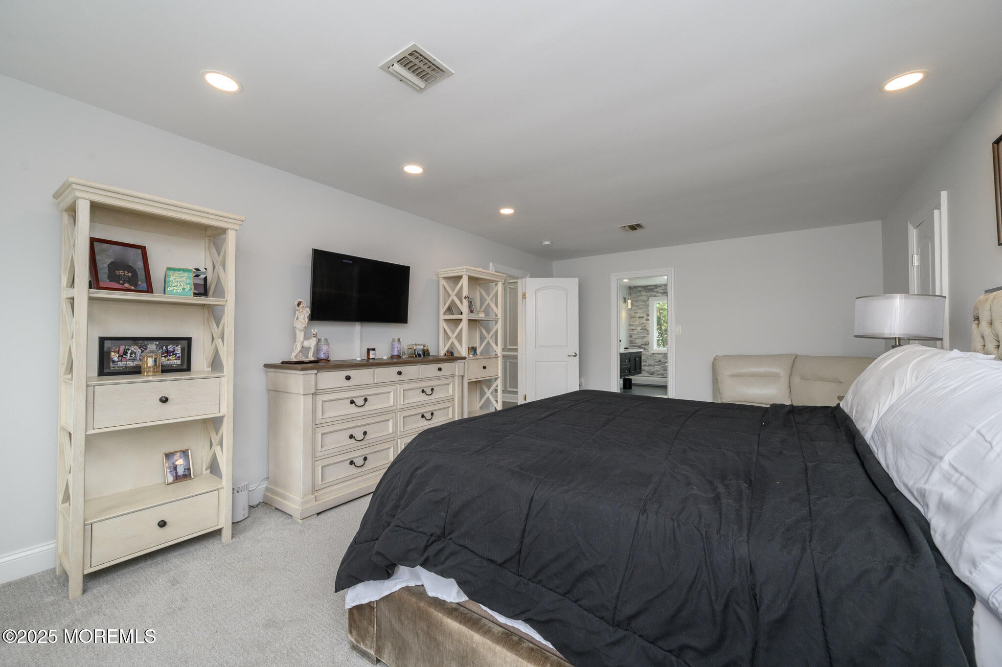 Manalapan, New Jersey, 07726, United States, 6 Bedrooms Bedrooms, ,4 BathroomsBathrooms,Residential,Active,1929411