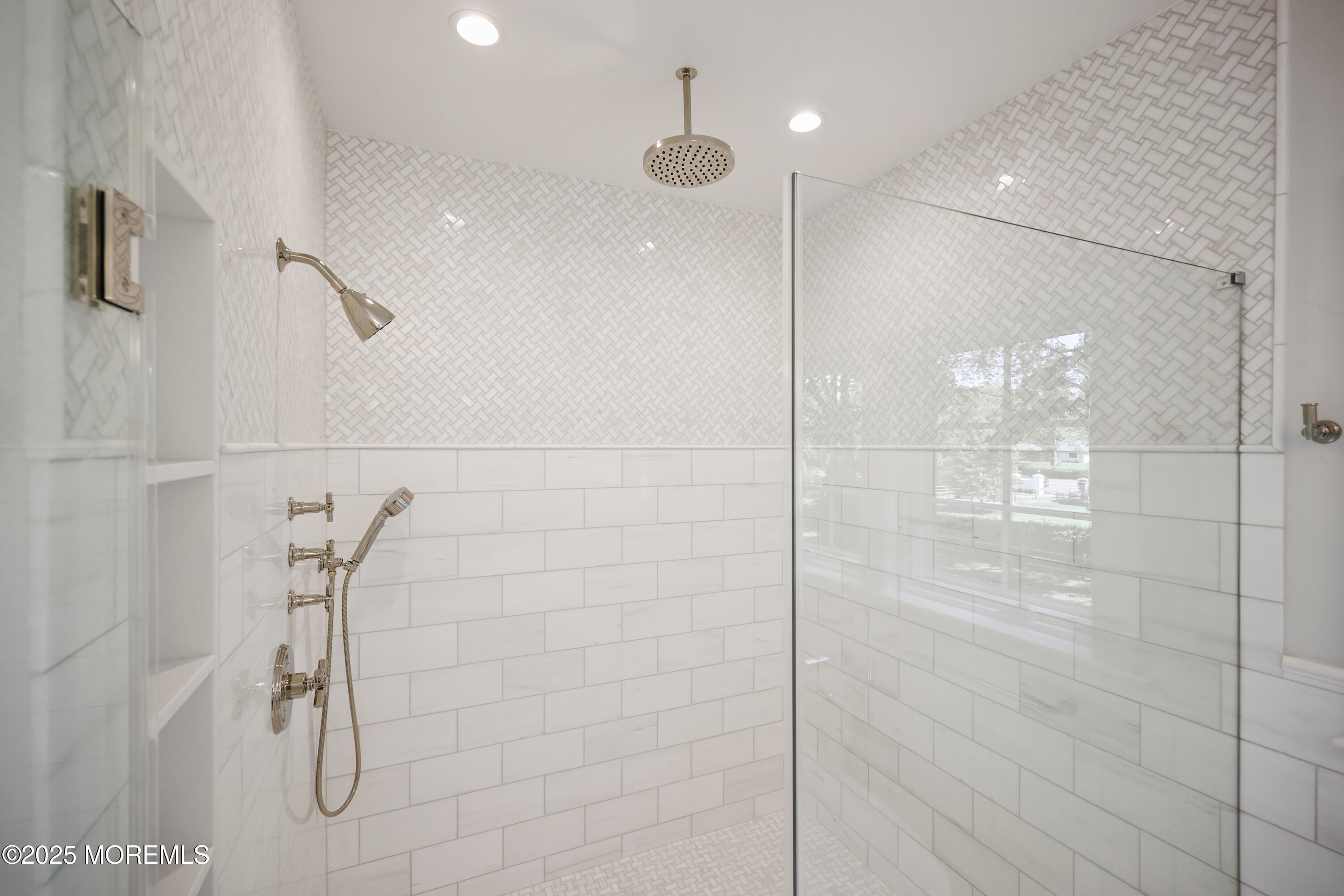 Rumson, New Jersey, 07760, United States, 6 Bedrooms Bedrooms, ,7 BathroomsBathrooms,Residential,Active,1904739