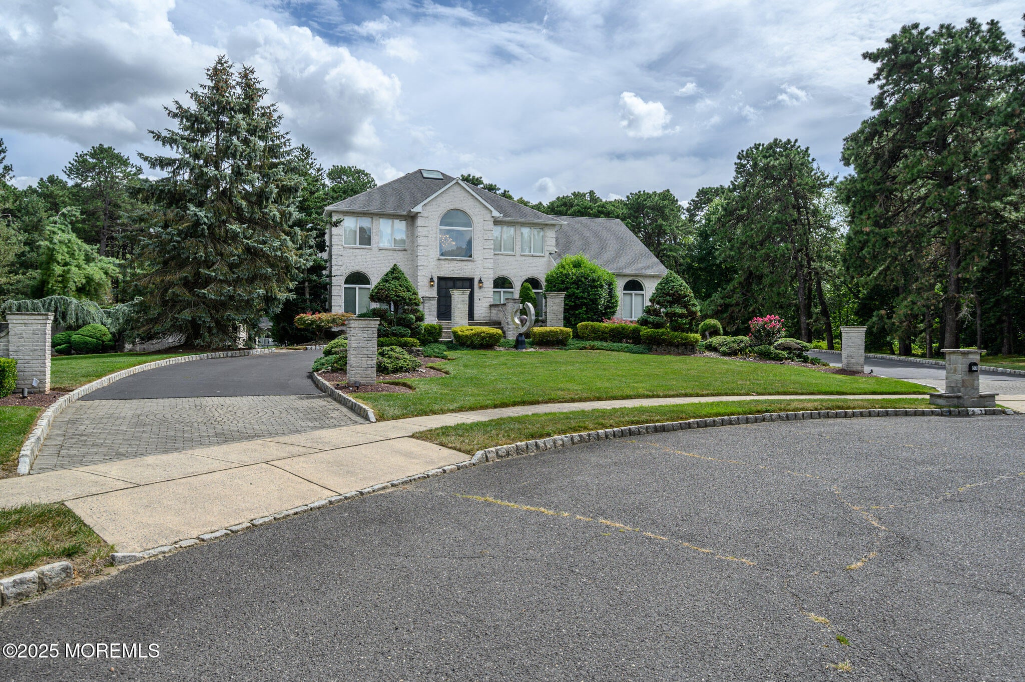 Manalapan, New Jersey, 07726, United States, 6 Bedrooms Bedrooms, ,4 BathroomsBathrooms,Residential,Active,1929411