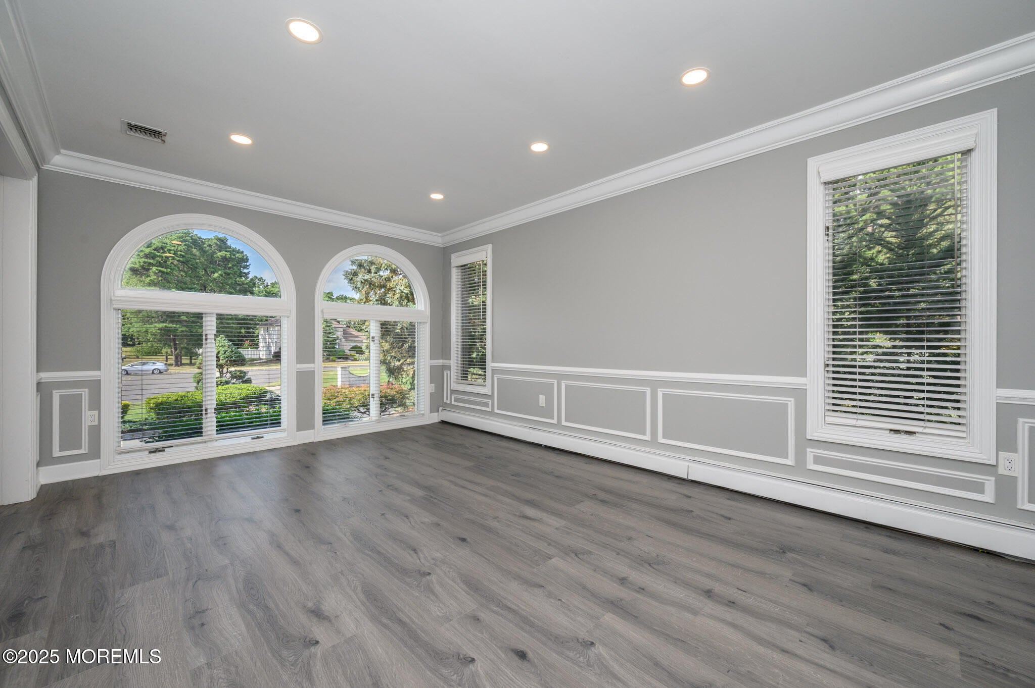 Manalapan, New Jersey, 07726, United States, 6 Bedrooms Bedrooms, ,4 BathroomsBathrooms,Residential,Active,1929411