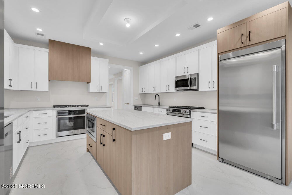 Lakewood, New Jersey, 08701, United States, 5 Bedrooms Bedrooms, ,4 BathroomsBathrooms,Residential,Active,1973269