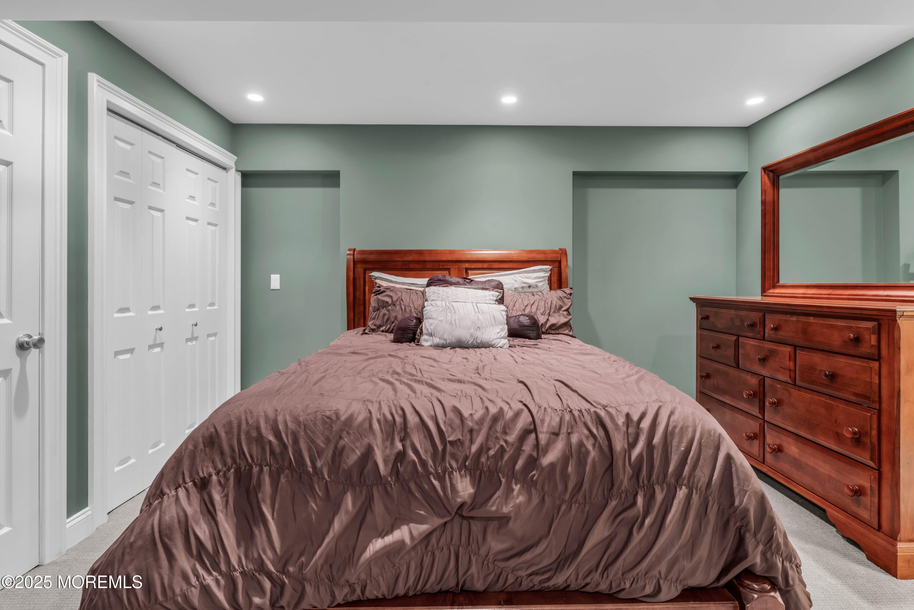 Old Bridge, New Jersey, 08857, United States, 5 Bedrooms Bedrooms, ,4 BathroomsBathrooms,Residential,Pending,1992258