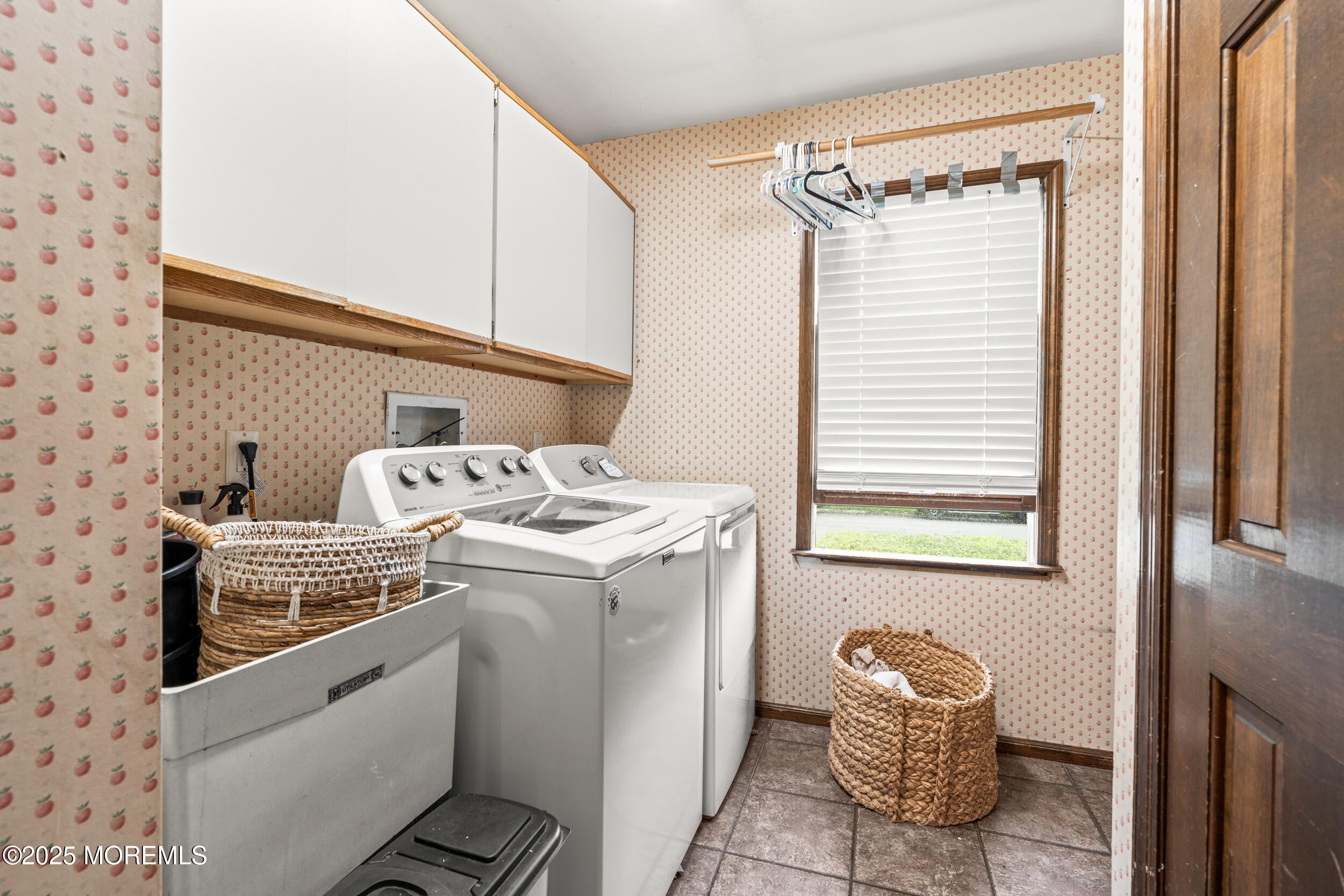 Allenwood, New Jersey, 08720, United States, 5 Bedrooms Bedrooms, ,3 BathroomsBathrooms,Residential,Active,1849537