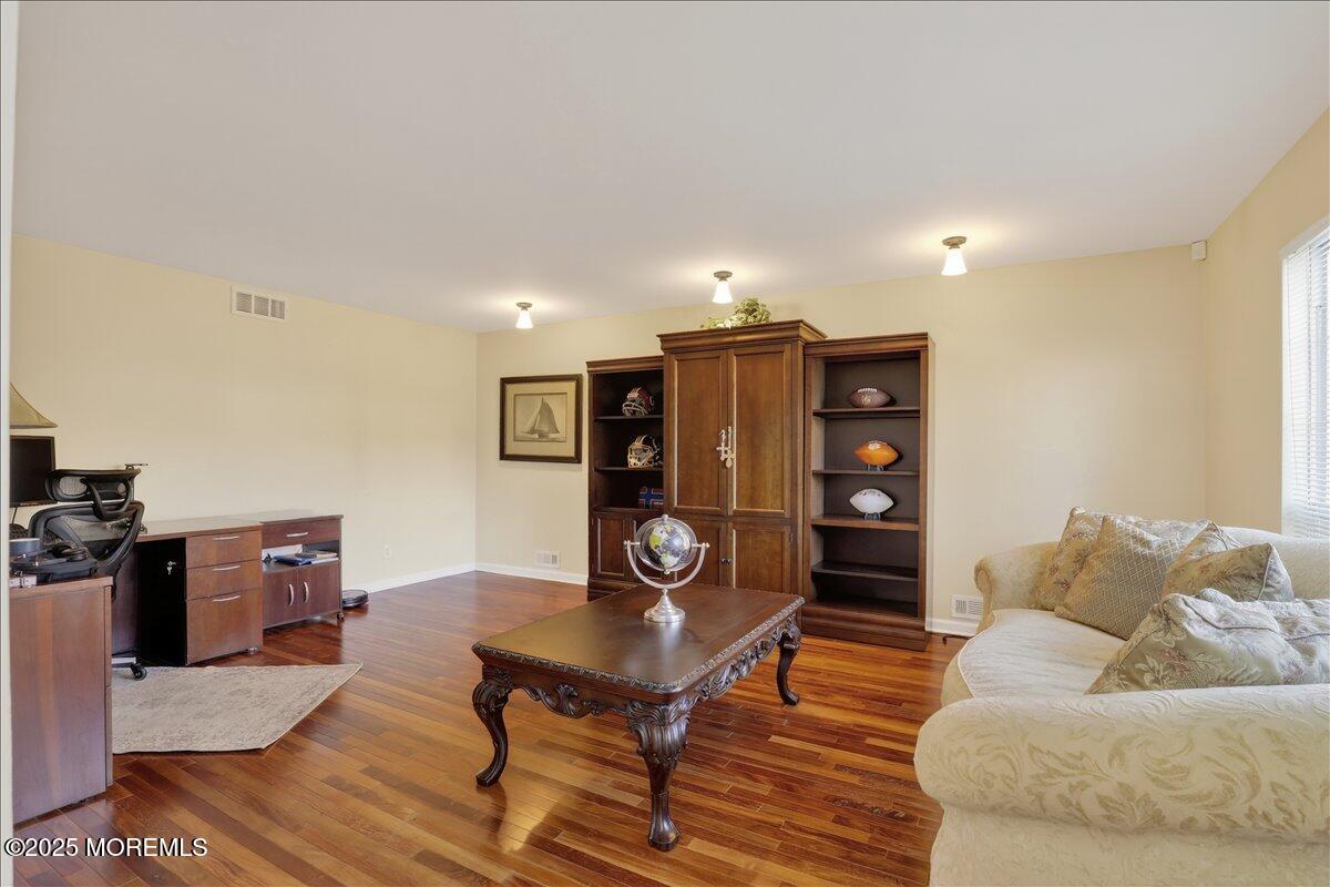 Manalapan, New Jersey, 07726, United States, 4 Bedrooms Bedrooms, ,4 BathroomsBathrooms,Residential,Active,1999930