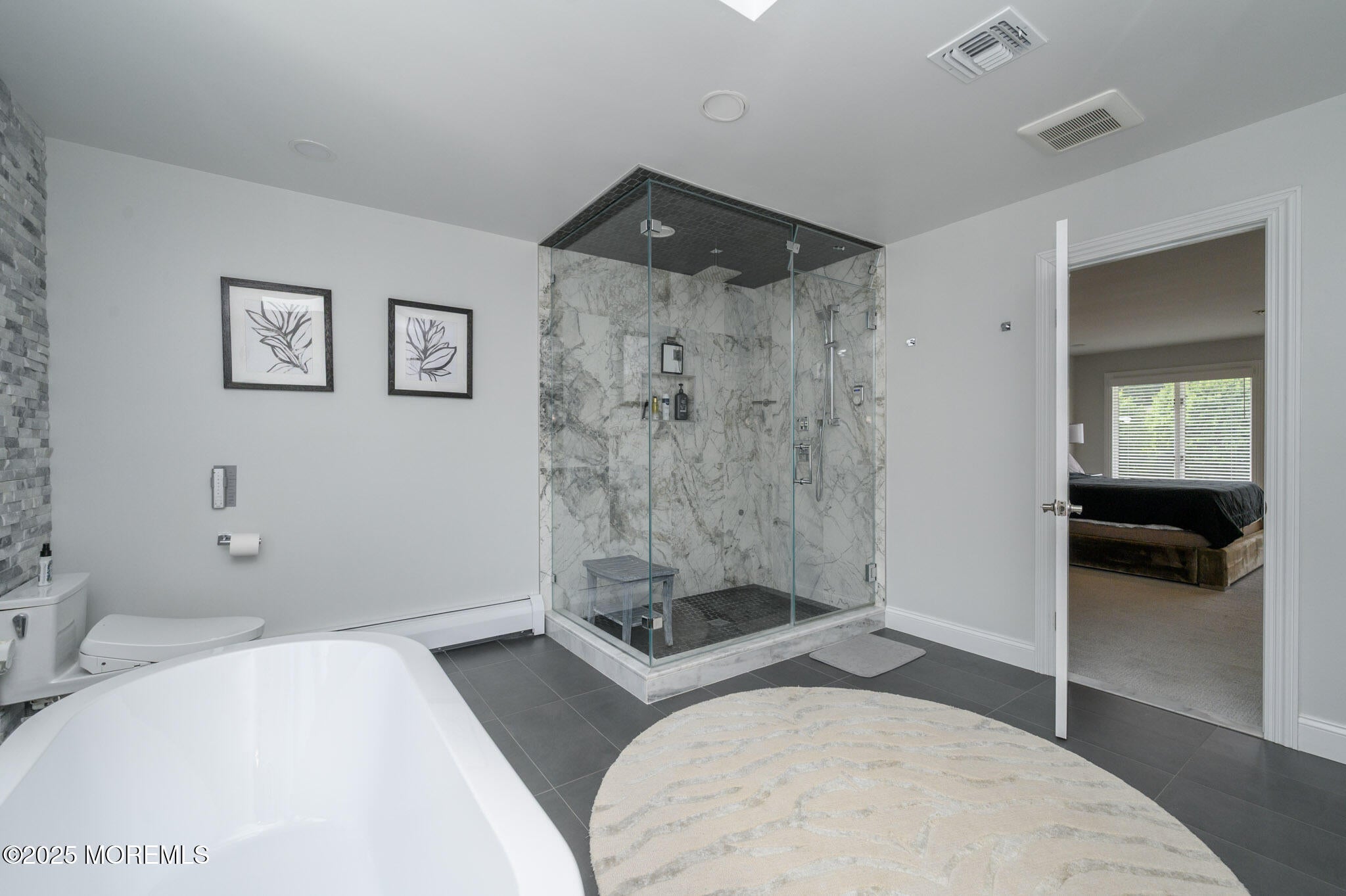 Manalapan, New Jersey, 07726, United States, 6 Bedrooms Bedrooms, ,4 BathroomsBathrooms,Residential,Active,1929411
