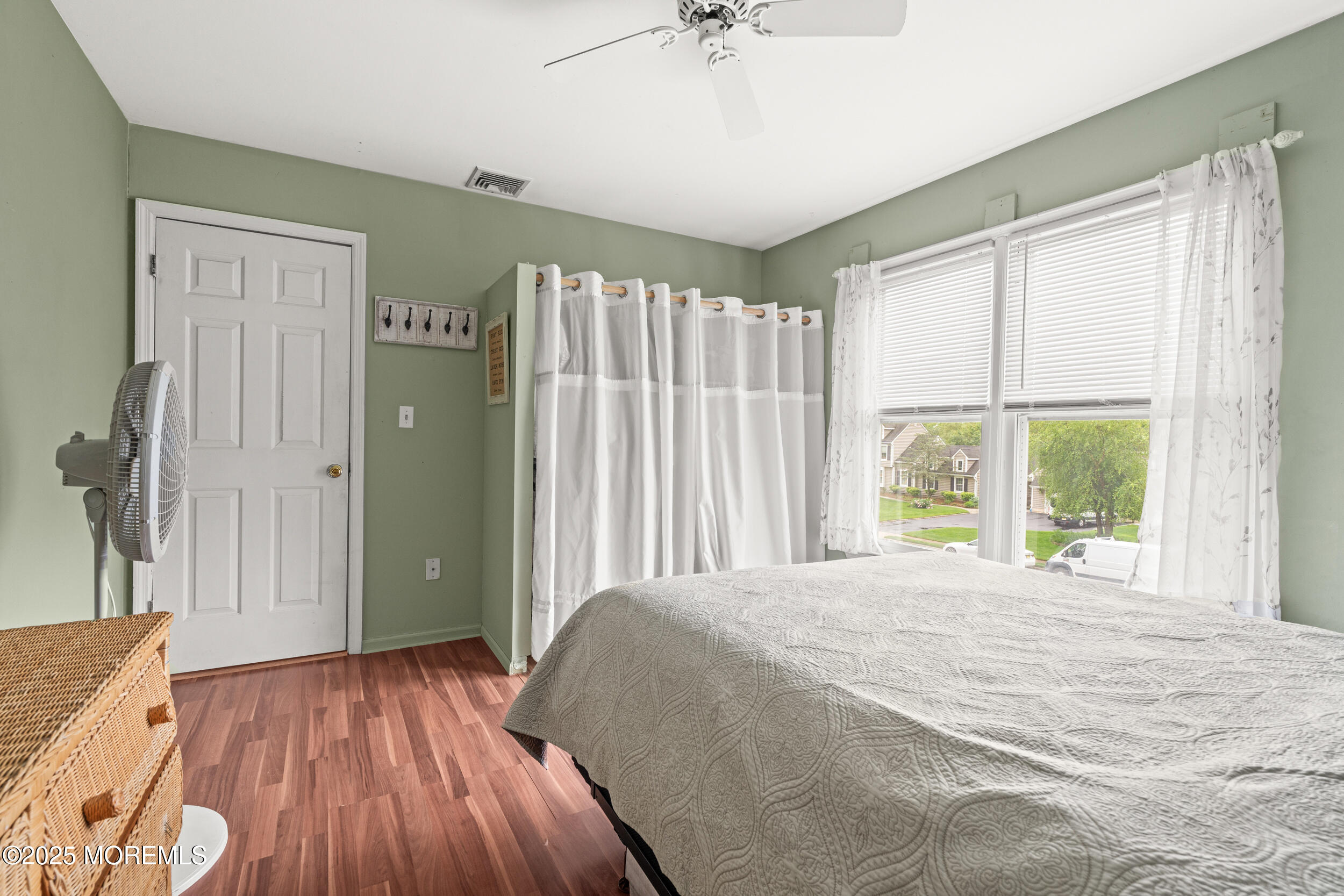 Allenwood, New Jersey, 08720, United States, 5 Bedrooms Bedrooms, ,3 BathroomsBathrooms,Residential,Active,1849537