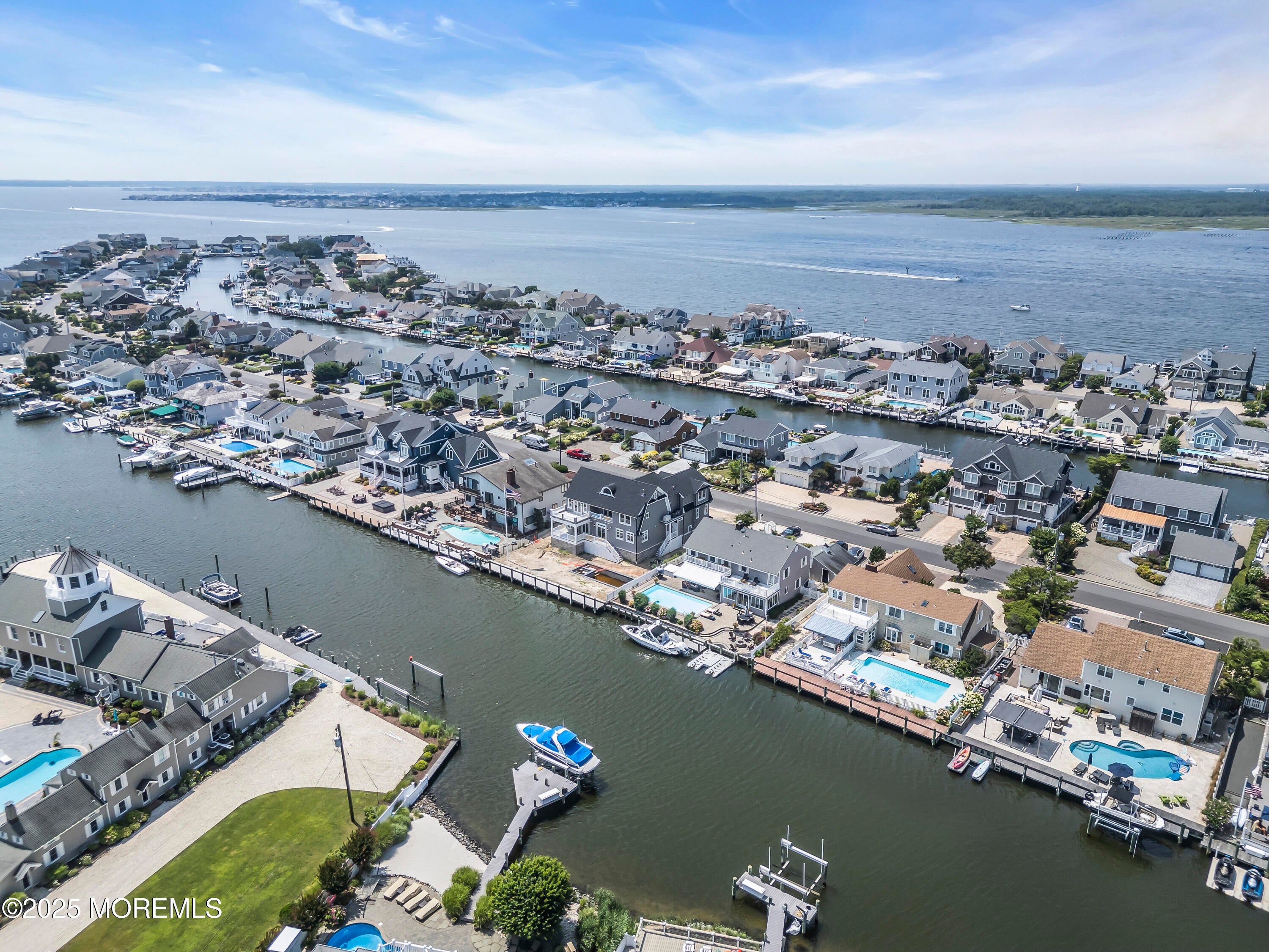 Mantoloking, New Jersey, 08738, United States, 6 Bedrooms Bedrooms, ,6 BathroomsBathrooms,Residential,Active,1904143
