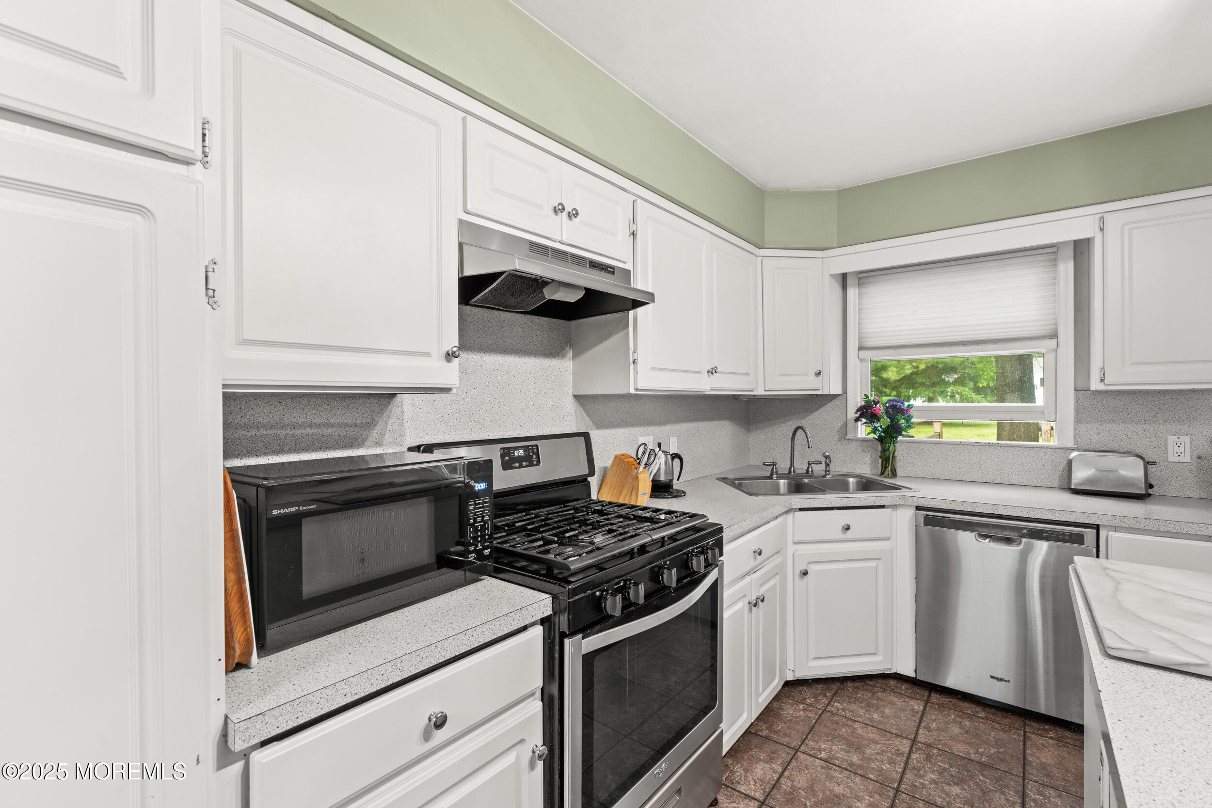 Allenwood, New Jersey, 08720, United States, 5 Bedrooms Bedrooms, ,3 BathroomsBathrooms,Residential,Active,1849537