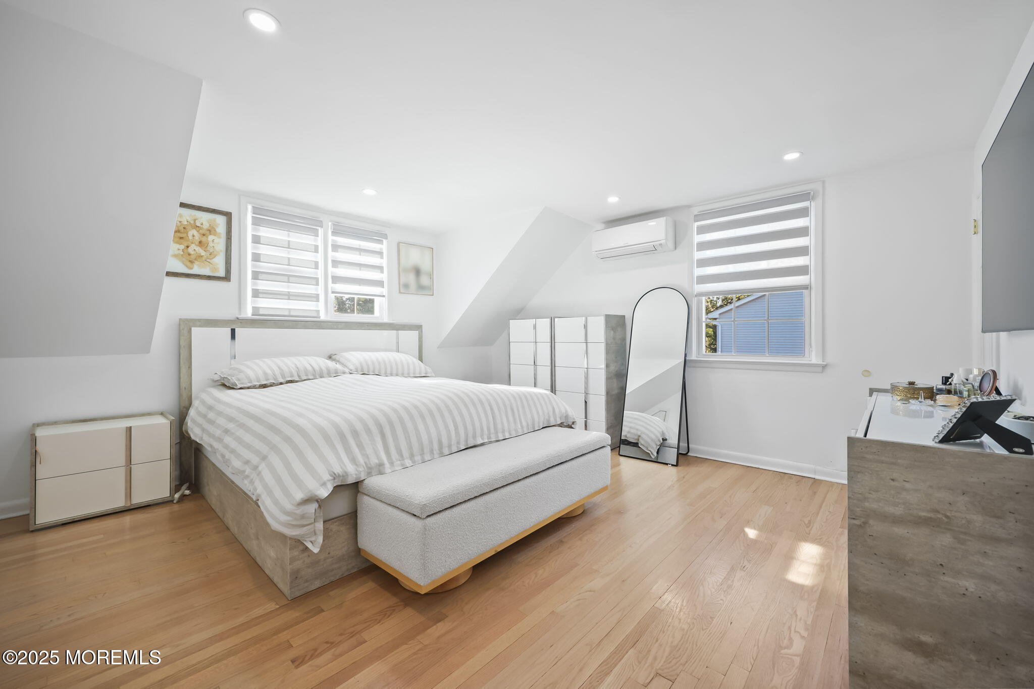 Oakhurst, New Jersey, 07755, United States, 4 Bedrooms Bedrooms, ,3 BathroomsBathrooms,Residential,Active,1941118