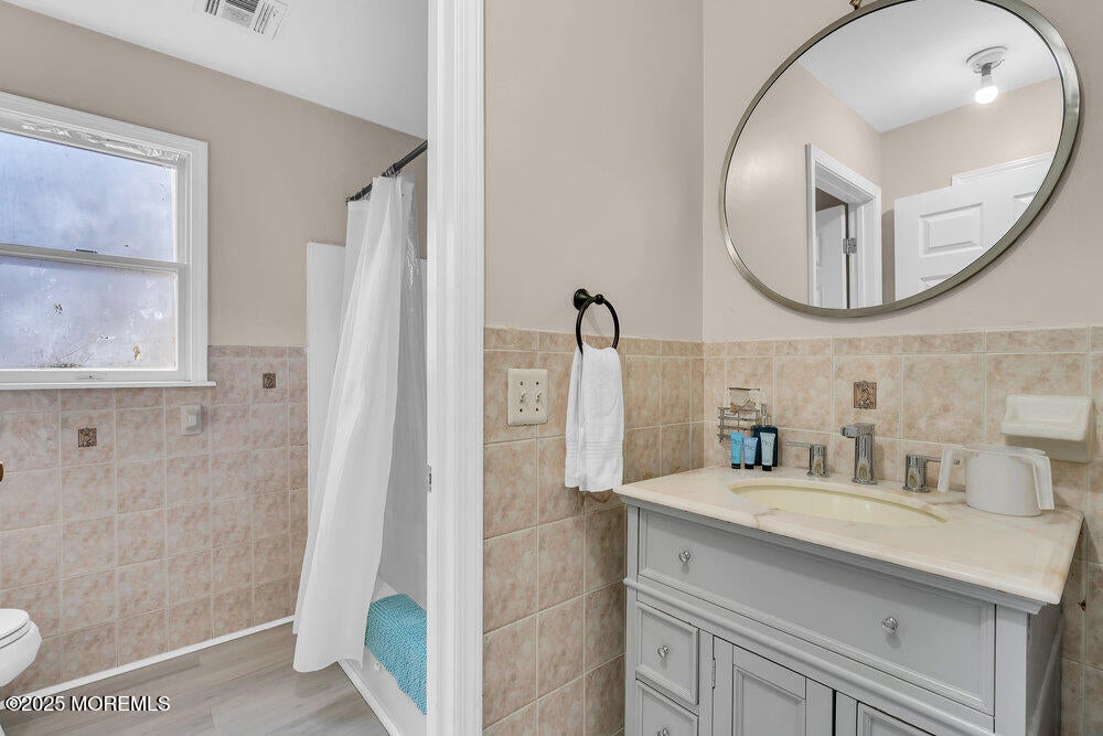 Lakewood, New Jersey, 08701, United States, 7 Bedrooms Bedrooms, ,3 BathroomsBathrooms,Residential,Active,1988790