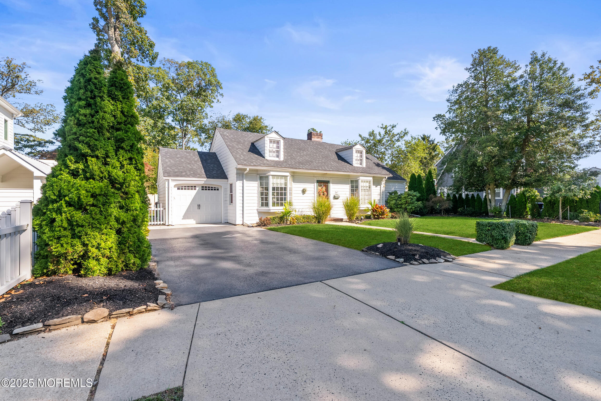 Oakhurst, New Jersey, 07755, United States, 2 Bedrooms Bedrooms, ,1 BathroomBathrooms,Residential,Active,1953714