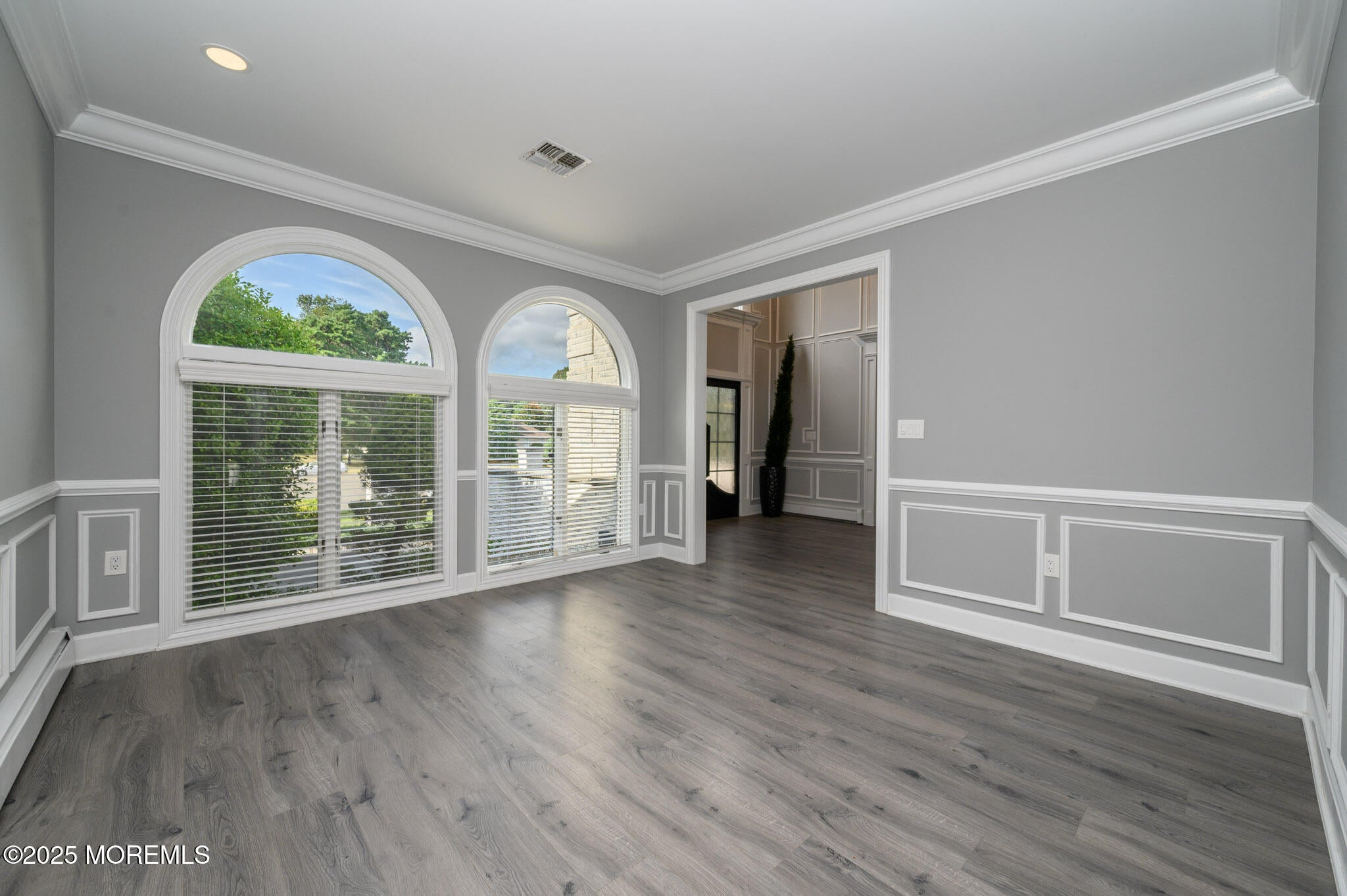 Manalapan, New Jersey, 07726, United States, 6 Bedrooms Bedrooms, ,4 BathroomsBathrooms,Residential,Active,1929411