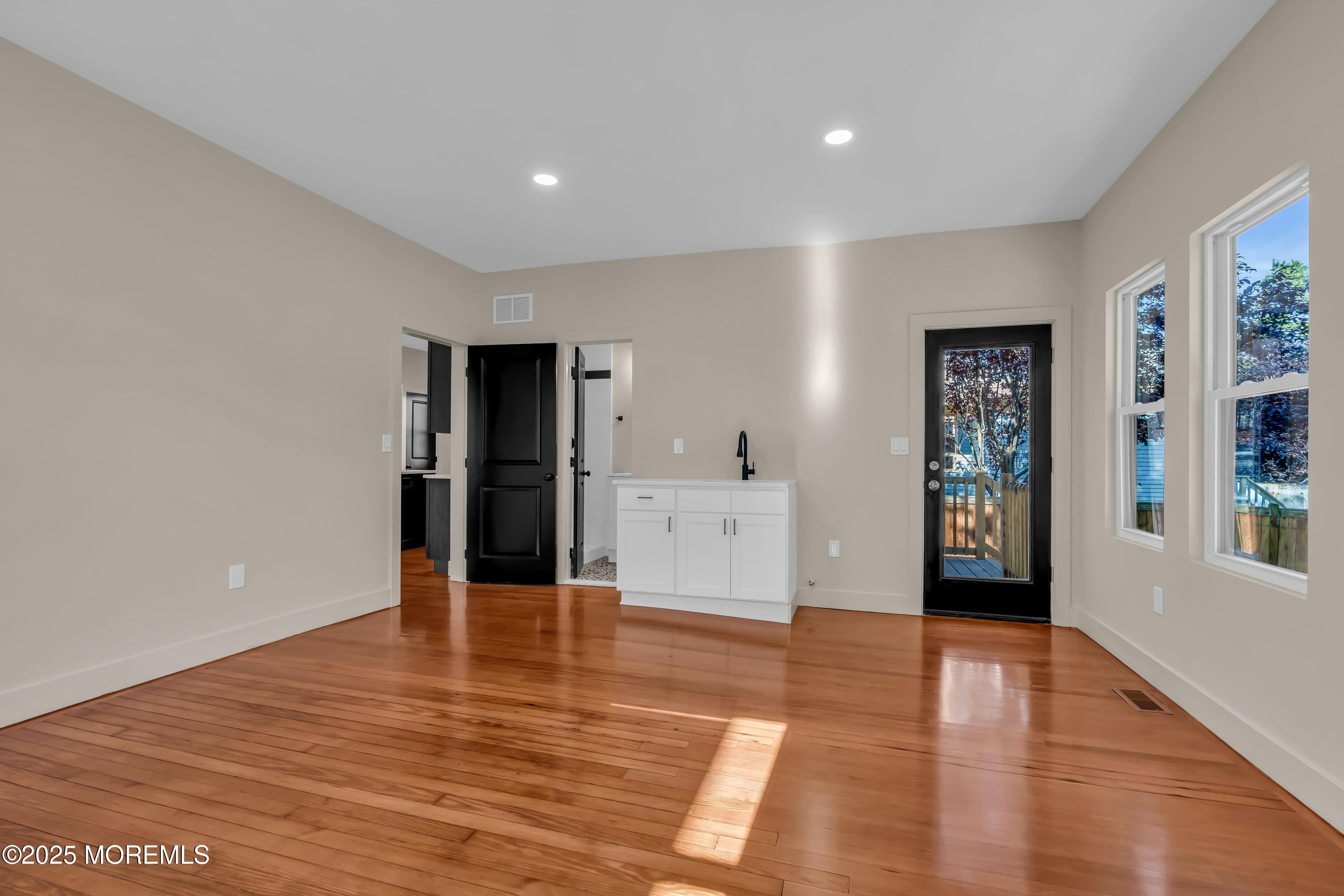 Asbury Park, New Jersey, 07712, United States, 6 Bedrooms Bedrooms, ,4 BathroomsBathrooms,Residential,Active,1929708