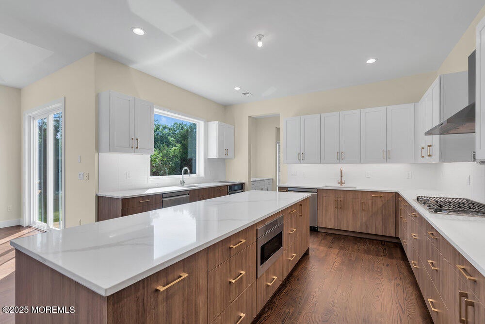 Jackson, New Jersey, 08527, United States, 6 Bedrooms Bedrooms, ,4 BathroomsBathrooms,Residential,Active,1973337