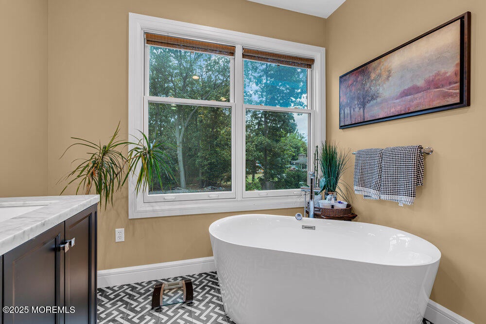 Eatontown, New Jersey, 07724, United States, 5 Bedrooms Bedrooms, ,3 BathroomsBathrooms,Residential,Active,1922289
