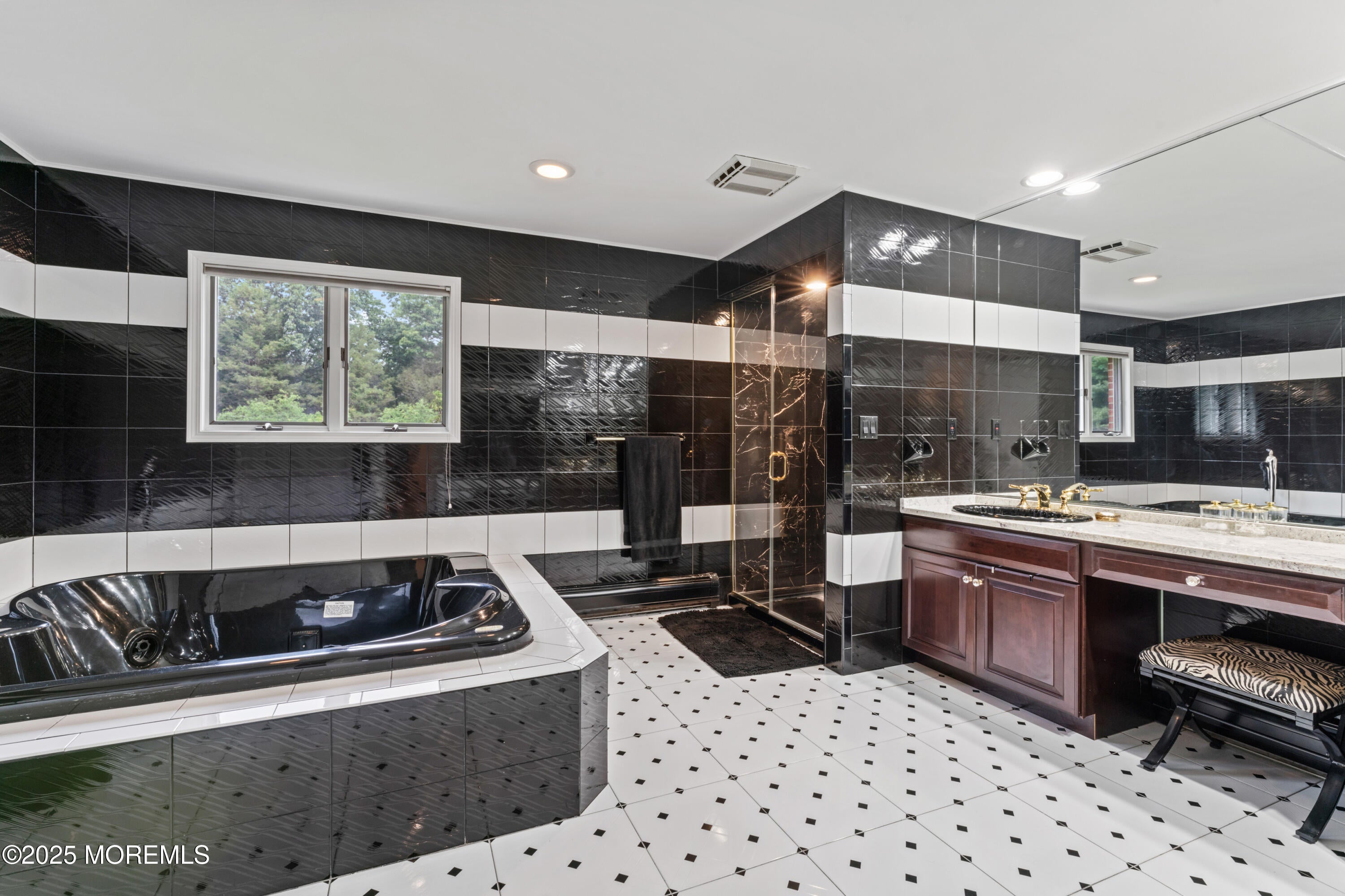 Manalapan, New Jersey, 07726, United States, 4 Bedrooms Bedrooms, ,4 BathroomsBathrooms,Residential,Pending,1909603