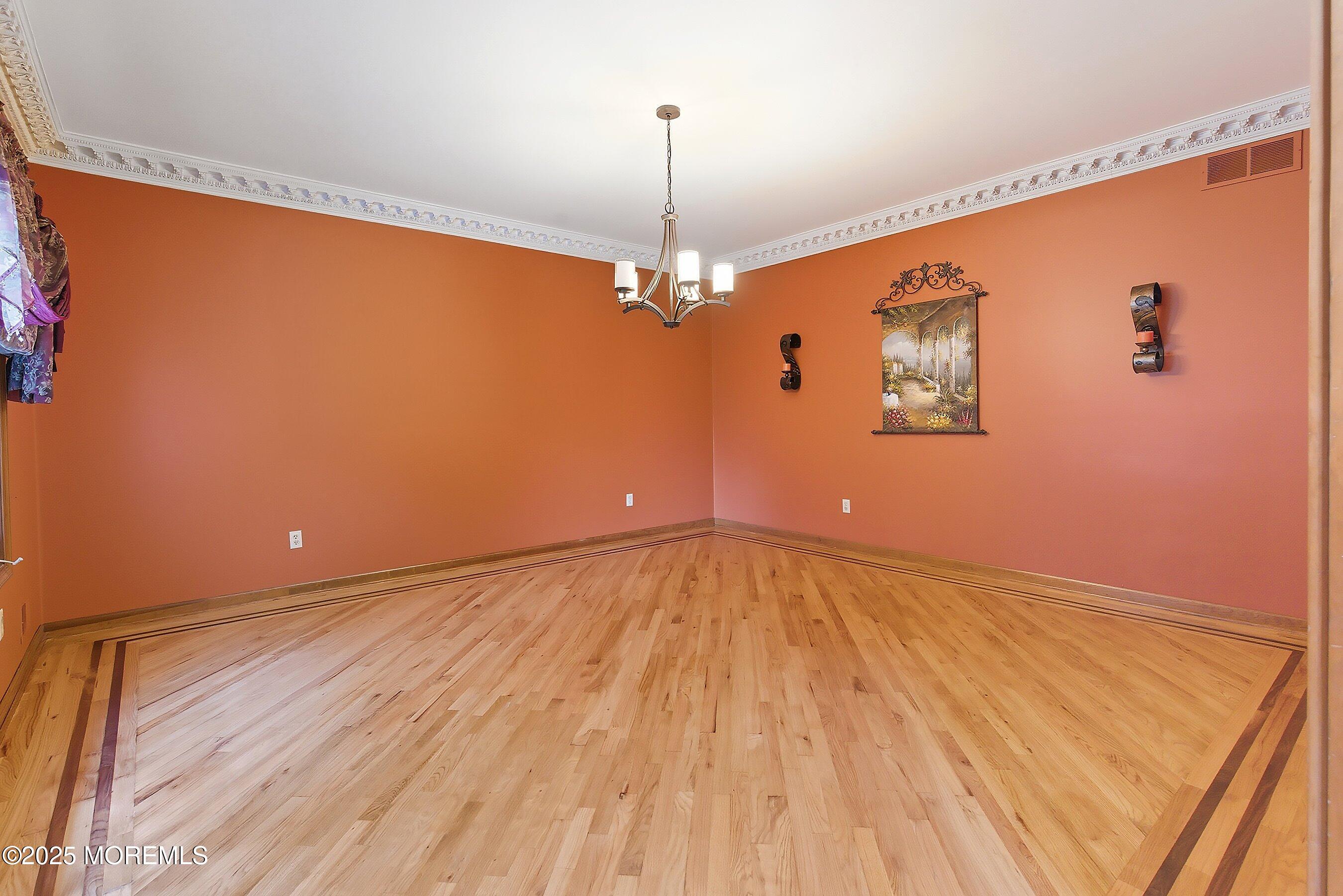 Manalapan, New Jersey, 07726, United States, 5 Bedrooms Bedrooms, ,3 BathroomsBathrooms,Residential,Active,1952450