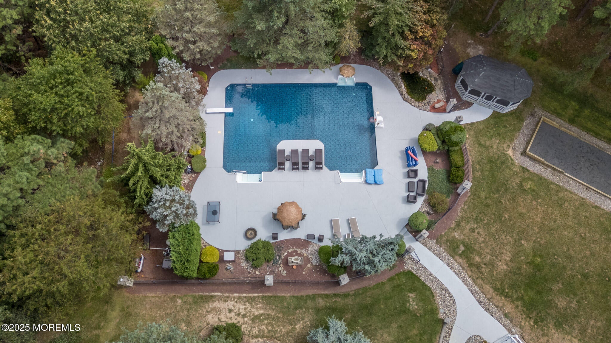 Manalapan, New Jersey, 07726, United States, 6 Bedrooms Bedrooms, ,4 BathroomsBathrooms,Residential,Active,1929411