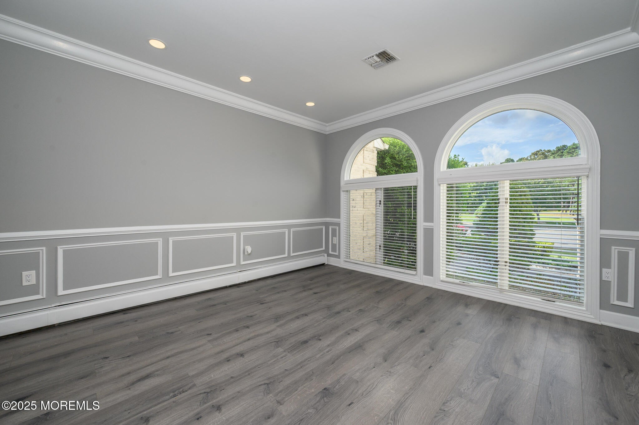 Manalapan, New Jersey, 07726, United States, 6 Bedrooms Bedrooms, ,4 BathroomsBathrooms,Residential,Active,1929411