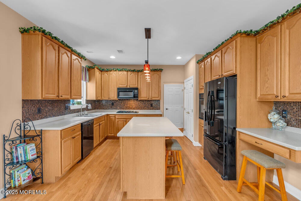 Manalapan, New Jersey, 07726, United States, 4 Bedrooms Bedrooms, ,4 BathroomsBathrooms,Residential,Active,1871928