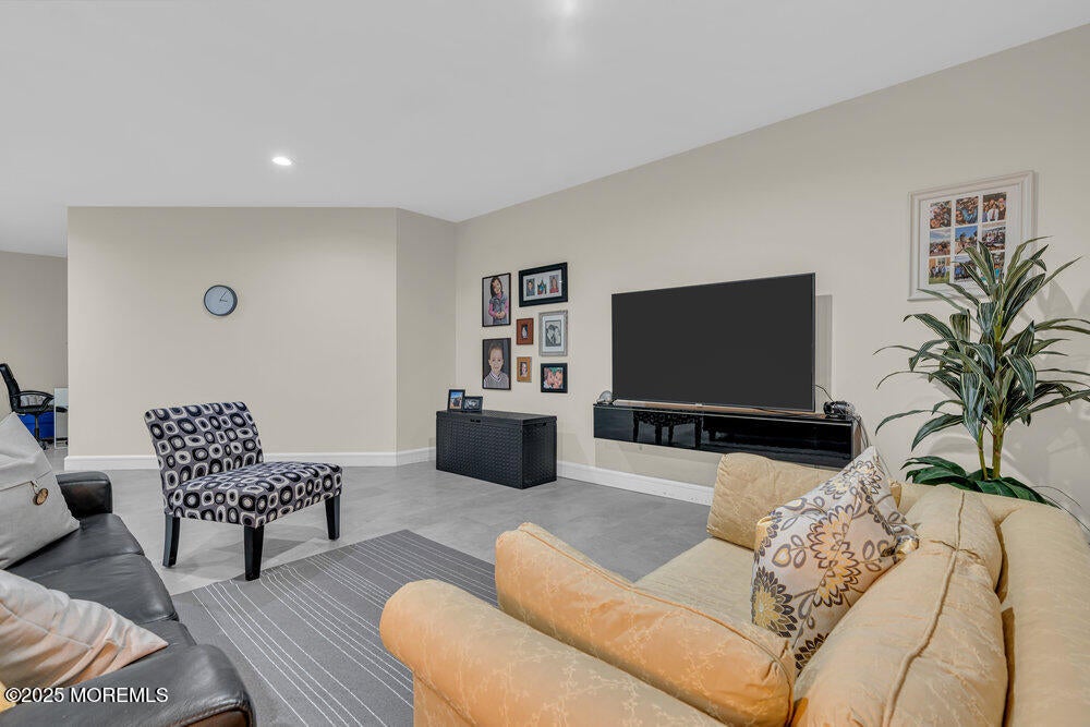 Eatontown, New Jersey, 07724, United States, 5 Bedrooms Bedrooms, ,3 BathroomsBathrooms,Residential,Active,1922289