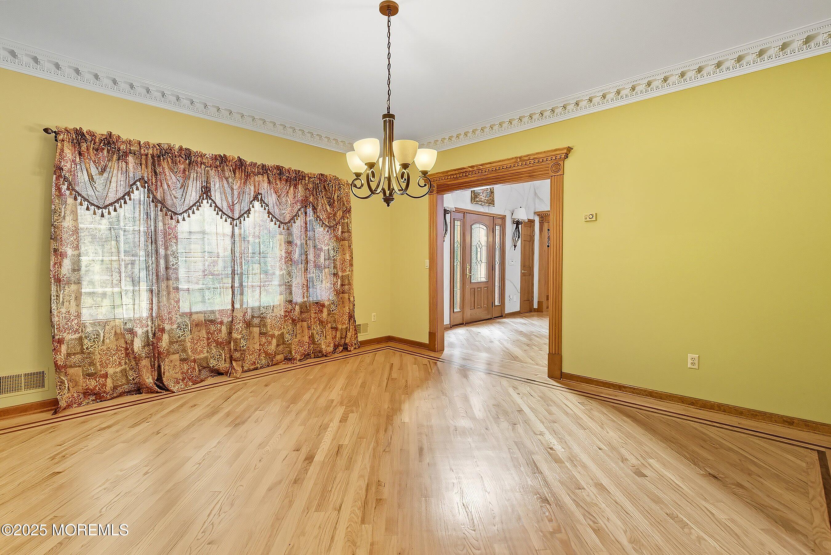 Manalapan, New Jersey, 07726, United States, 5 Bedrooms Bedrooms, ,3 BathroomsBathrooms,Residential,Active,1952450