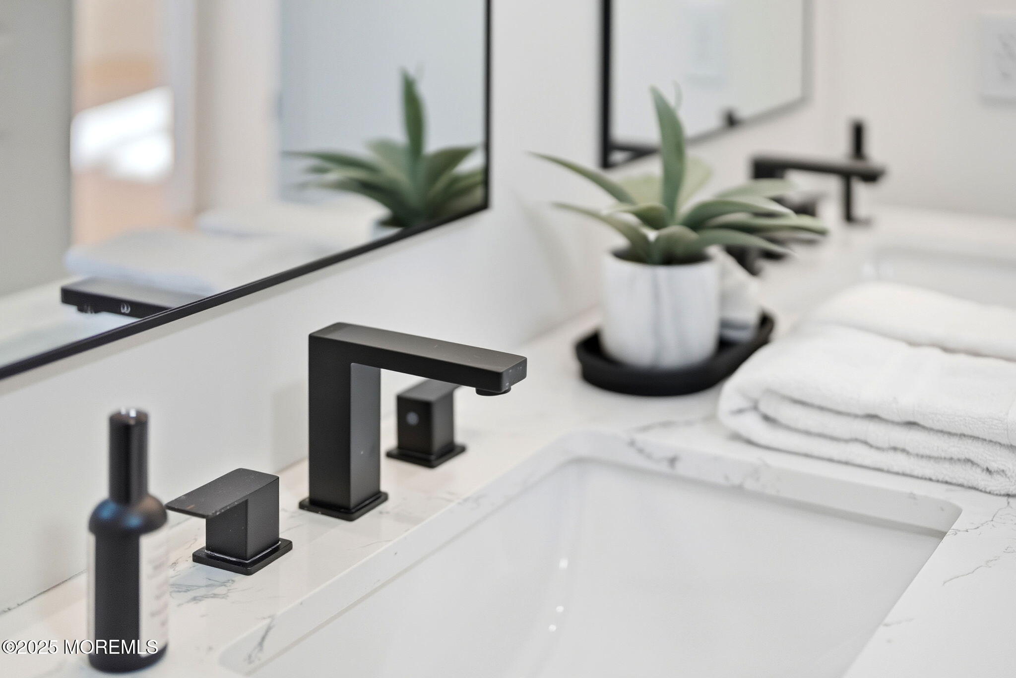 Manalapan, New Jersey, 07726, United States, 5 Bedrooms Bedrooms, ,4 BathroomsBathrooms,Residential,Active,1969663