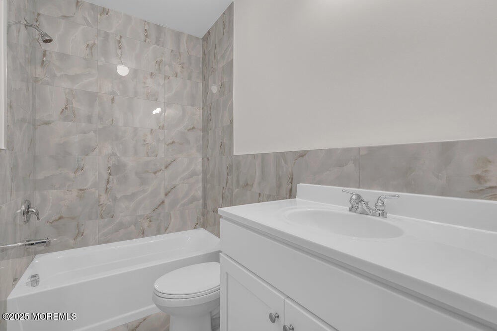 Lakewood, New Jersey, 08701, United States, 5 Bedrooms Bedrooms, ,4 BathroomsBathrooms,Residential,Active,1973269