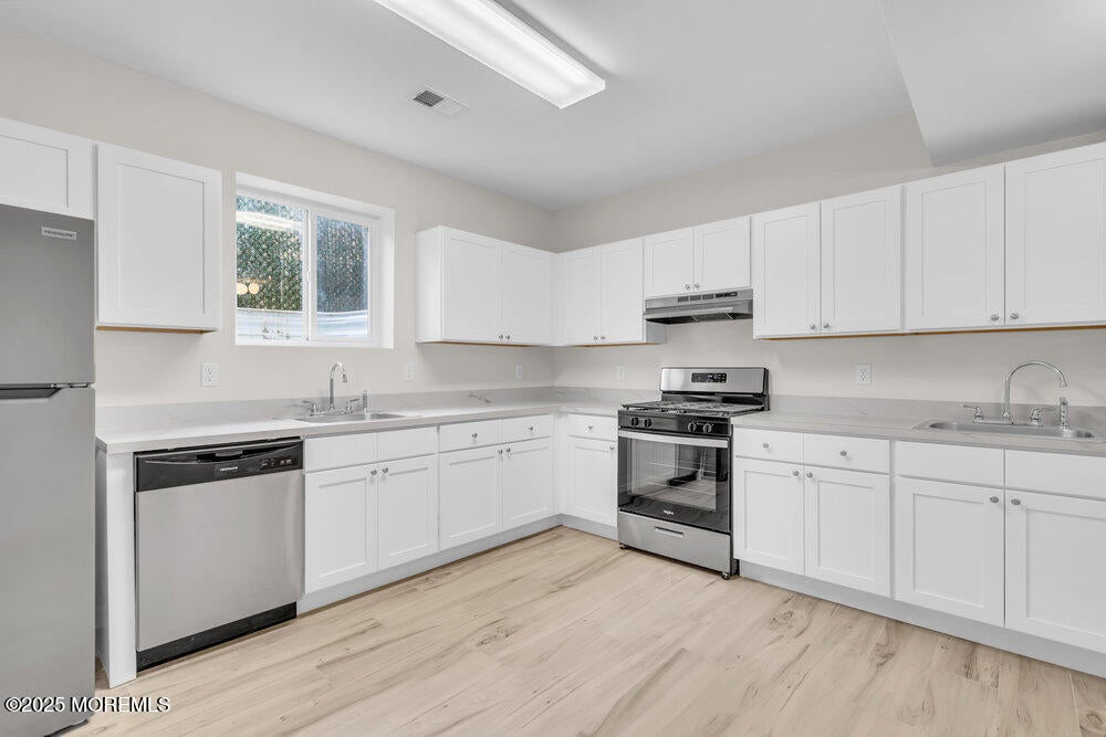 Lakewood, New Jersey, 08701, United States, 5 Bedrooms Bedrooms, ,4 BathroomsBathrooms,Residential,Active,1973269