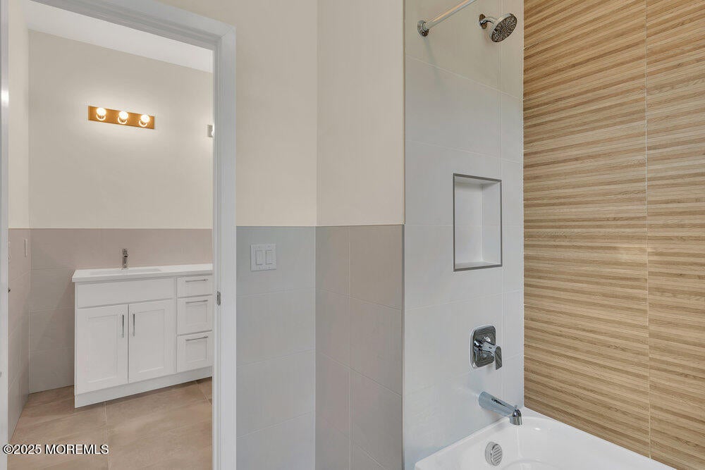 Jackson, New Jersey, 08527, United States, 6 Bedrooms Bedrooms, ,4 BathroomsBathrooms,Residential,Active,1973337