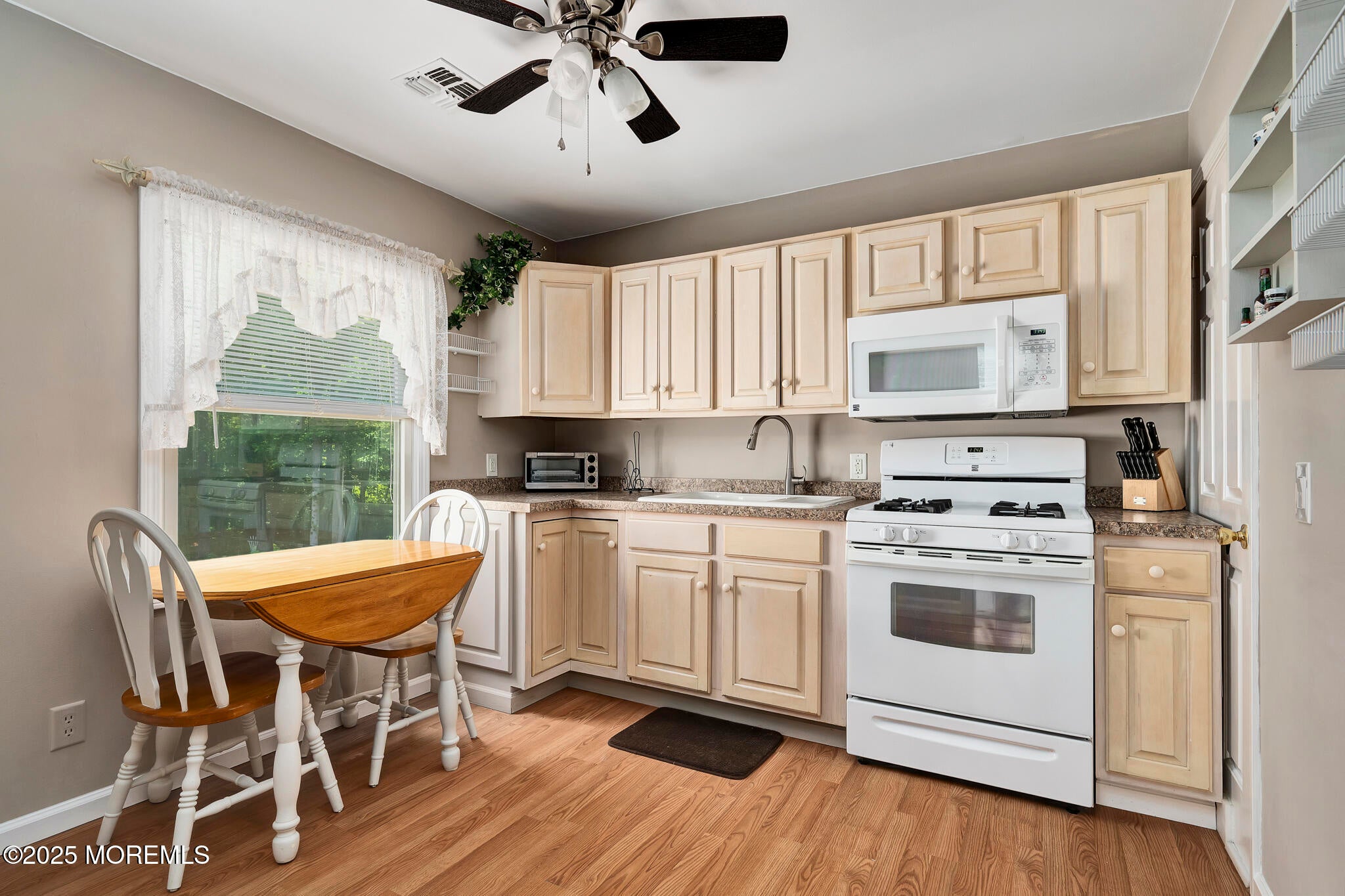 Manahawkin, New Jersey, 08050, United States, 4 Bedrooms Bedrooms, ,4 BathroomsBathrooms,Residential,Active,1879978