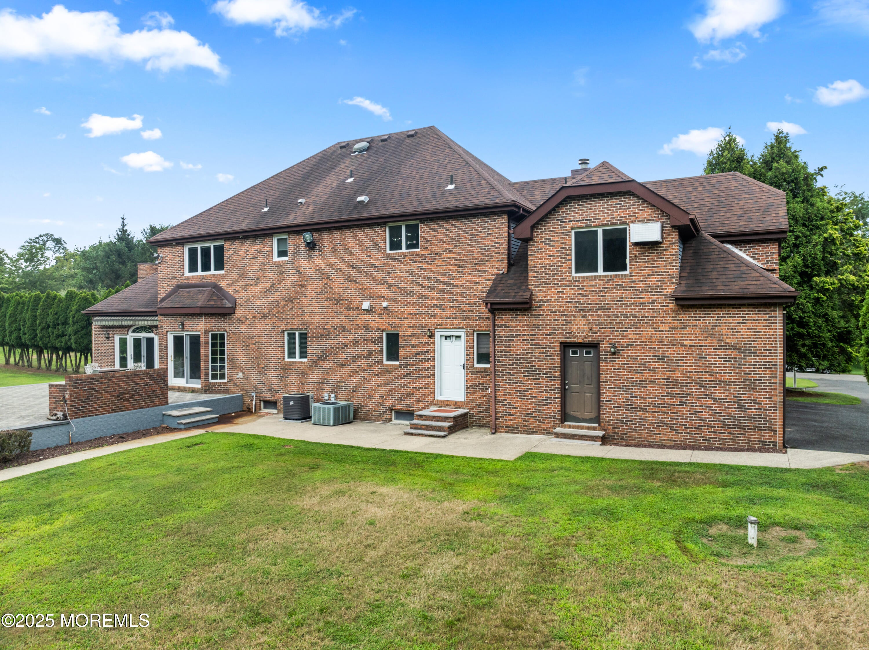 Manalapan, New Jersey, 07726, United States, 4 Bedrooms Bedrooms, ,4 BathroomsBathrooms,Residential,Pending,1909603