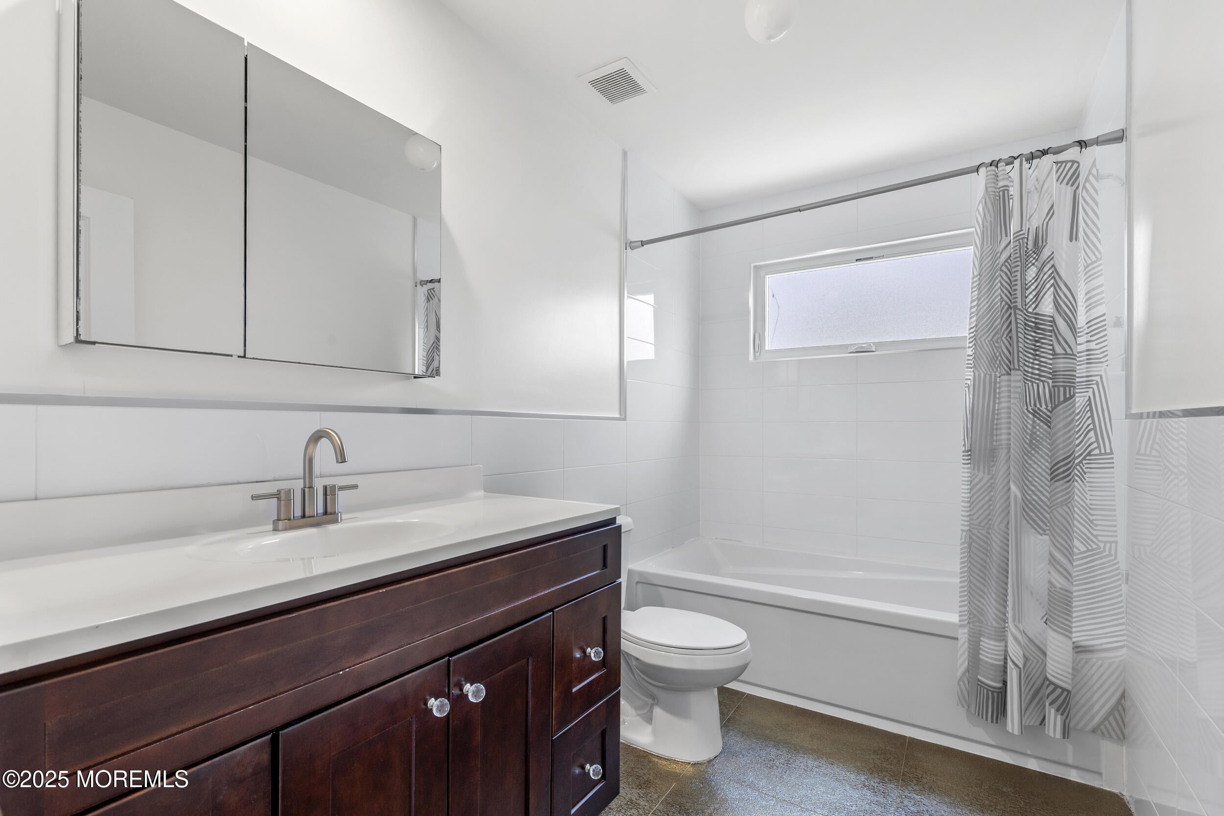 Lakewood, New Jersey, 08701, United States, 10 Bedrooms Bedrooms, ,6 BathroomsBathrooms,Residential,Pending,1973270