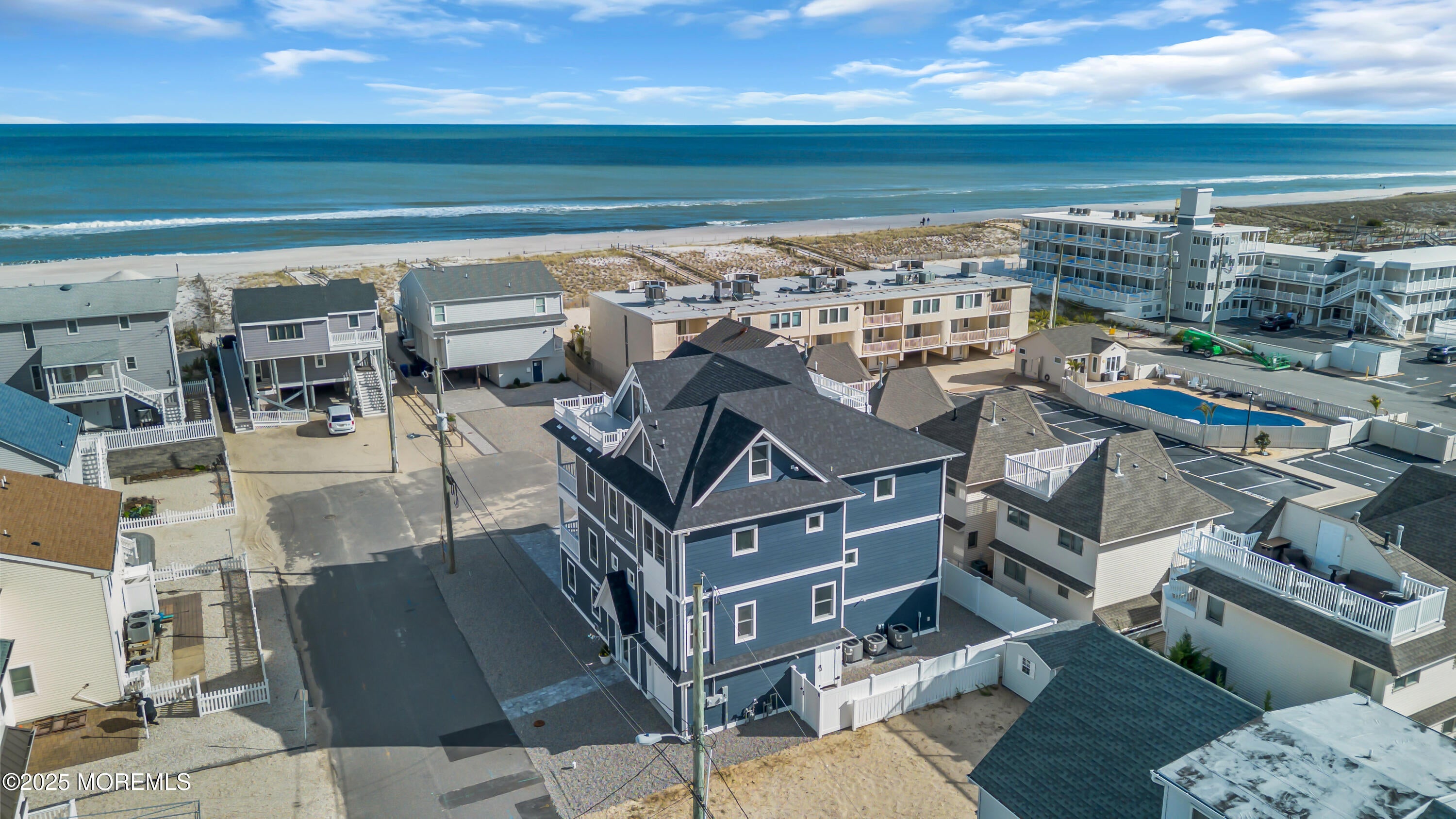 Ortley Beach, New Jersey, 08751, United States, 4 Bedrooms Bedrooms, ,4 BathroomsBathrooms,Residential,Pending,1969668