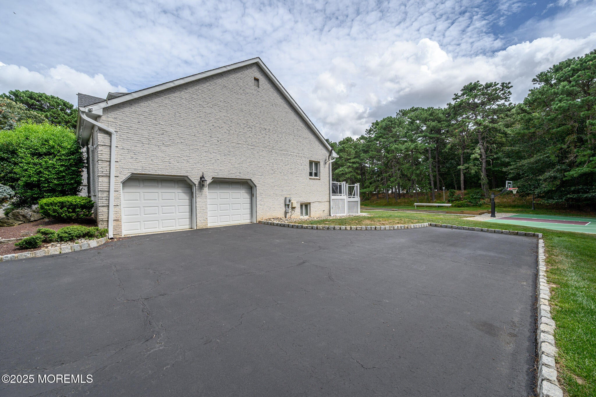 Manalapan, New Jersey, 07726, United States, 6 Bedrooms Bedrooms, ,4 BathroomsBathrooms,Residential,Active,1929411
