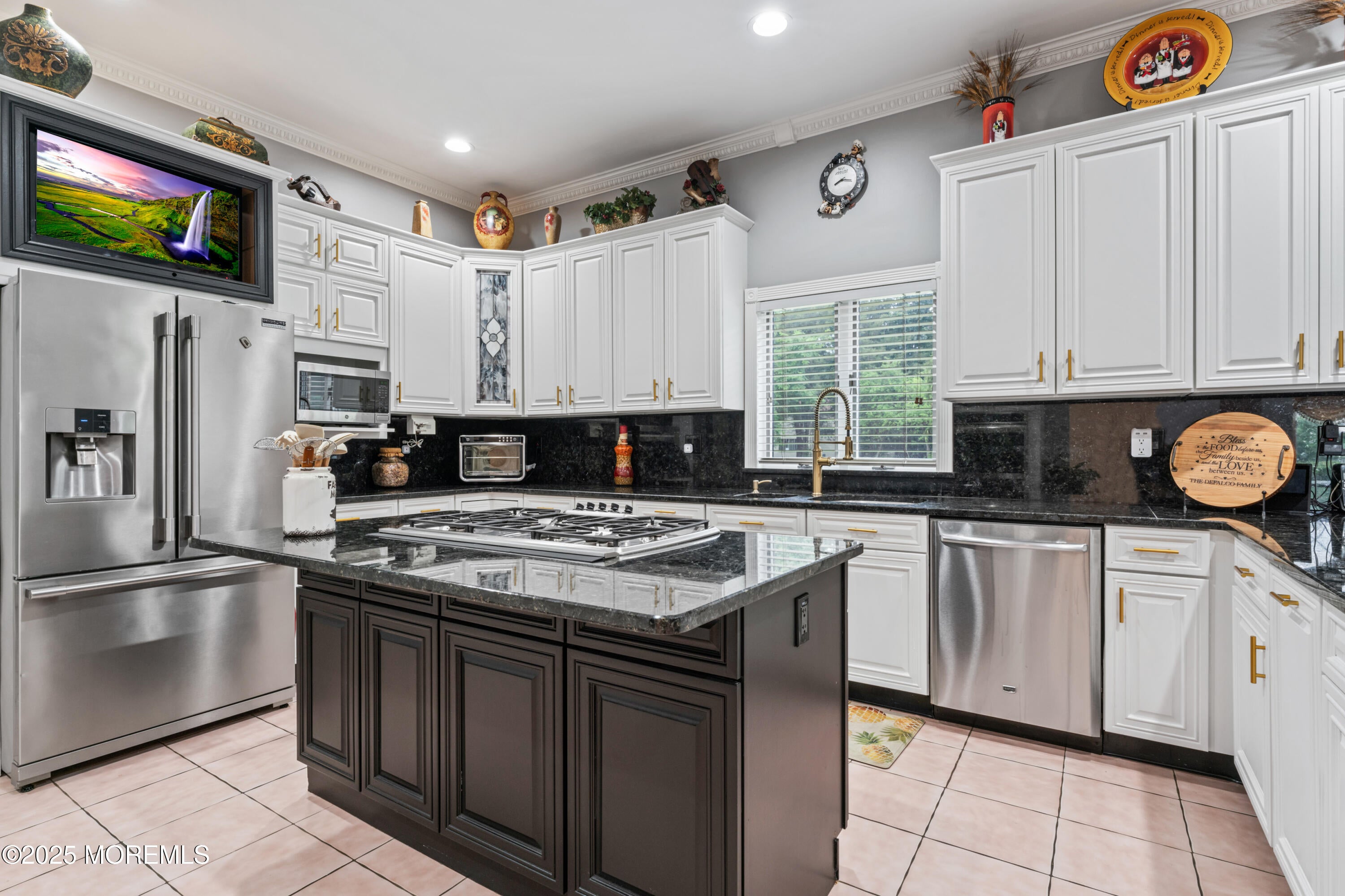 Manalapan, New Jersey, 07726, United States, 4 Bedrooms Bedrooms, ,4 BathroomsBathrooms,Residential,Pending,1909603