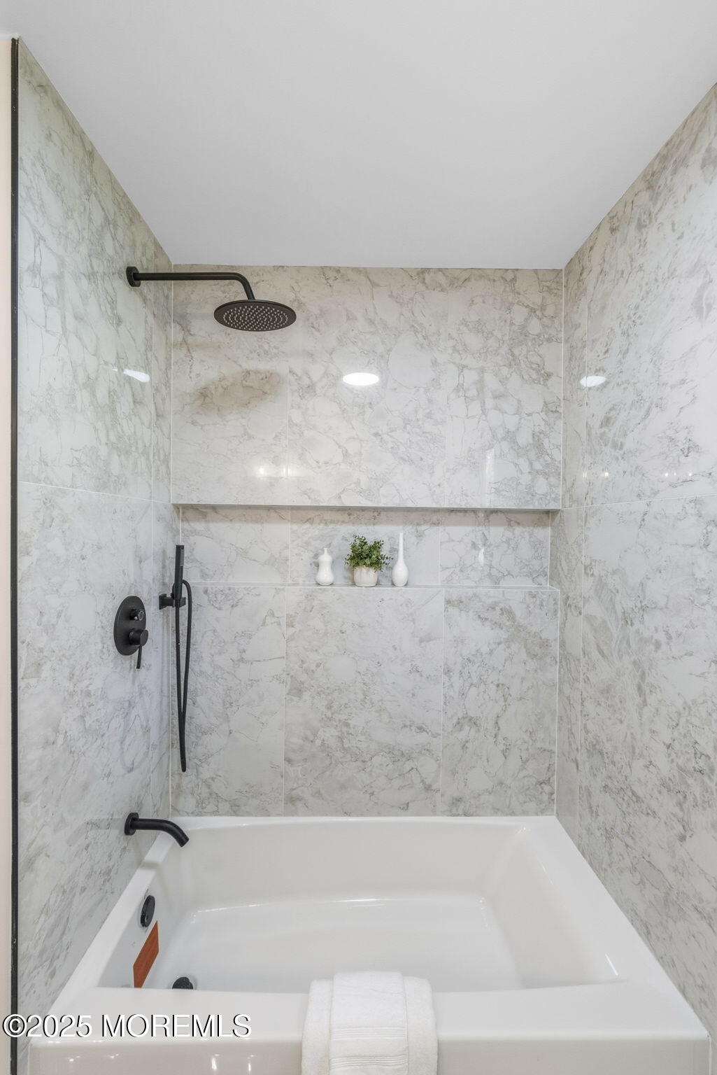 Manalapan, New Jersey, 07726, United States, 5 Bedrooms Bedrooms, ,4 BathroomsBathrooms,Residential,Active,1969663