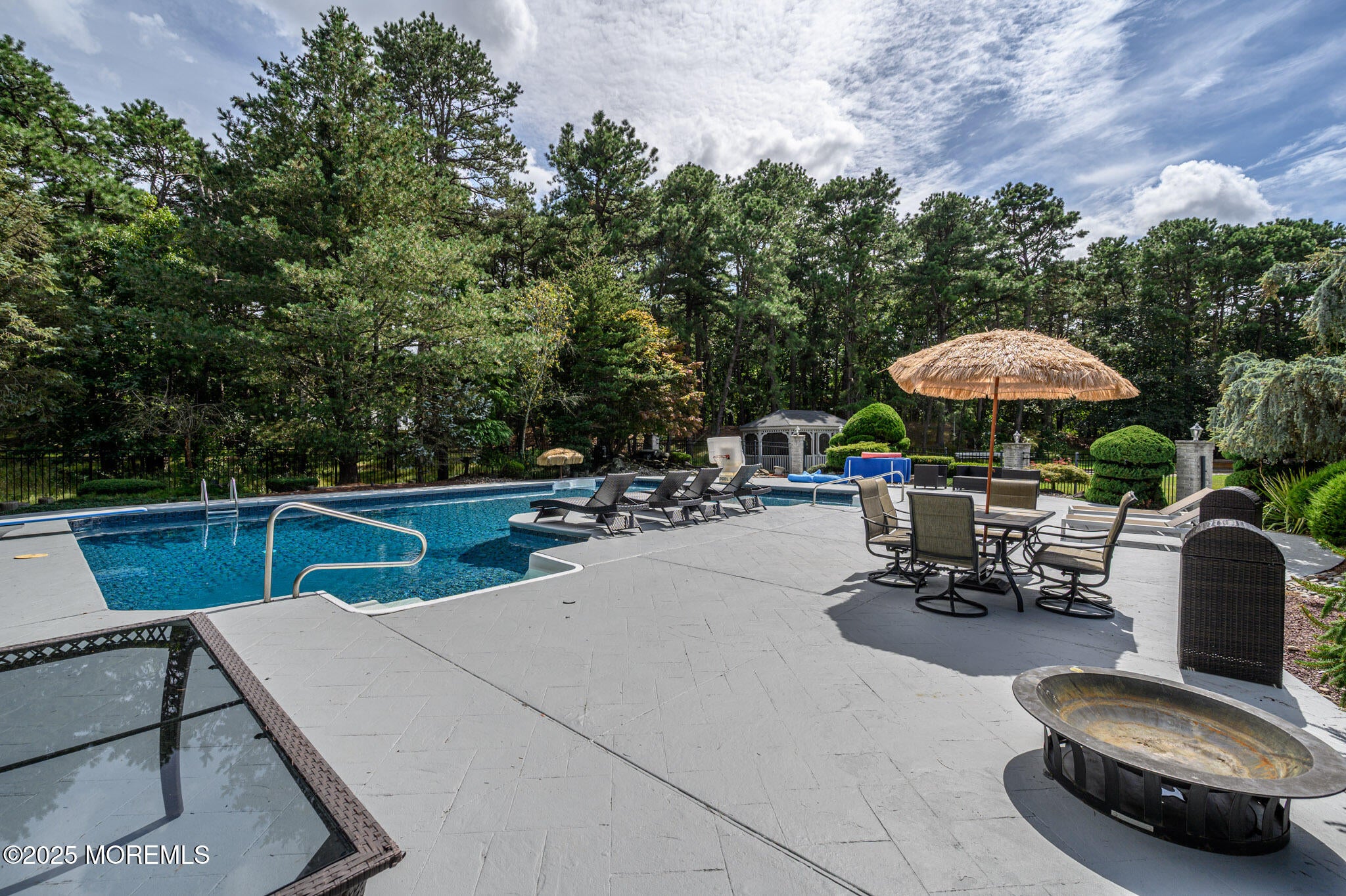 Manalapan, New Jersey, 07726, United States, 6 Bedrooms Bedrooms, ,4 BathroomsBathrooms,Residential,Active,1929411
