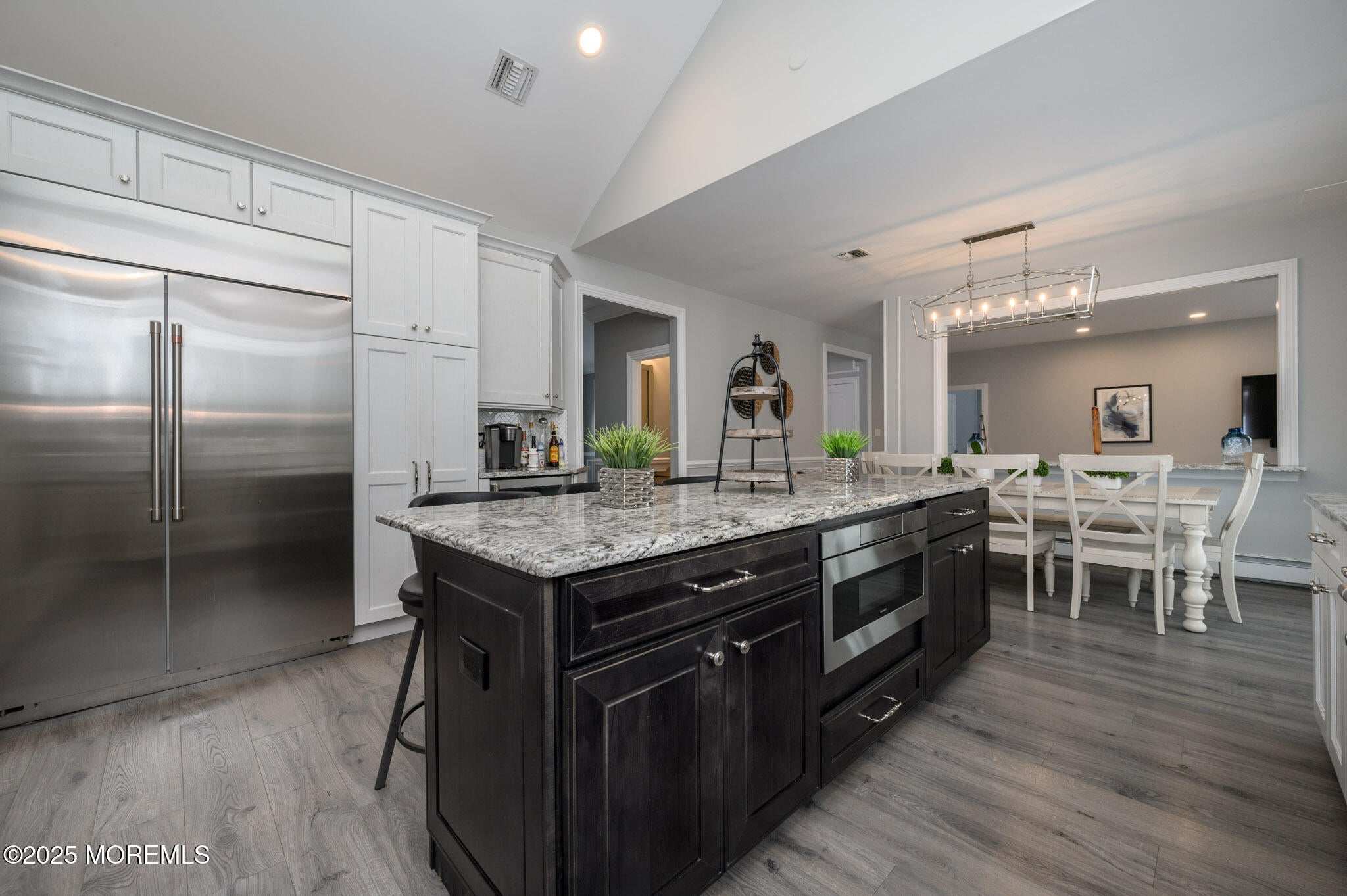Manalapan, New Jersey, 07726, United States, 6 Bedrooms Bedrooms, ,4 BathroomsBathrooms,Residential,Active,1929411