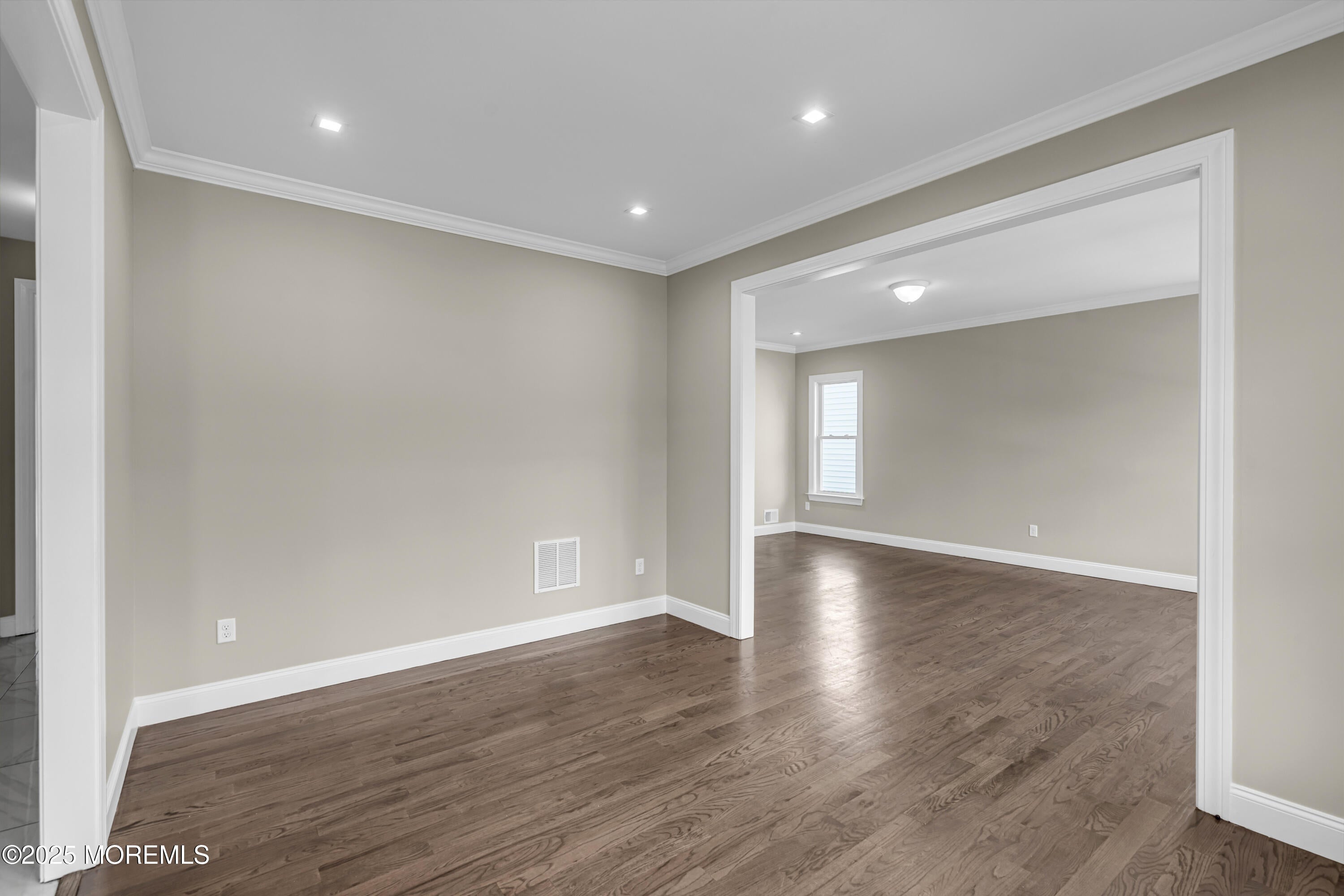 Lakewood, New Jersey, 08701, United States, 5 Bedrooms Bedrooms, ,4 BathroomsBathrooms,Residential,Active,1941365