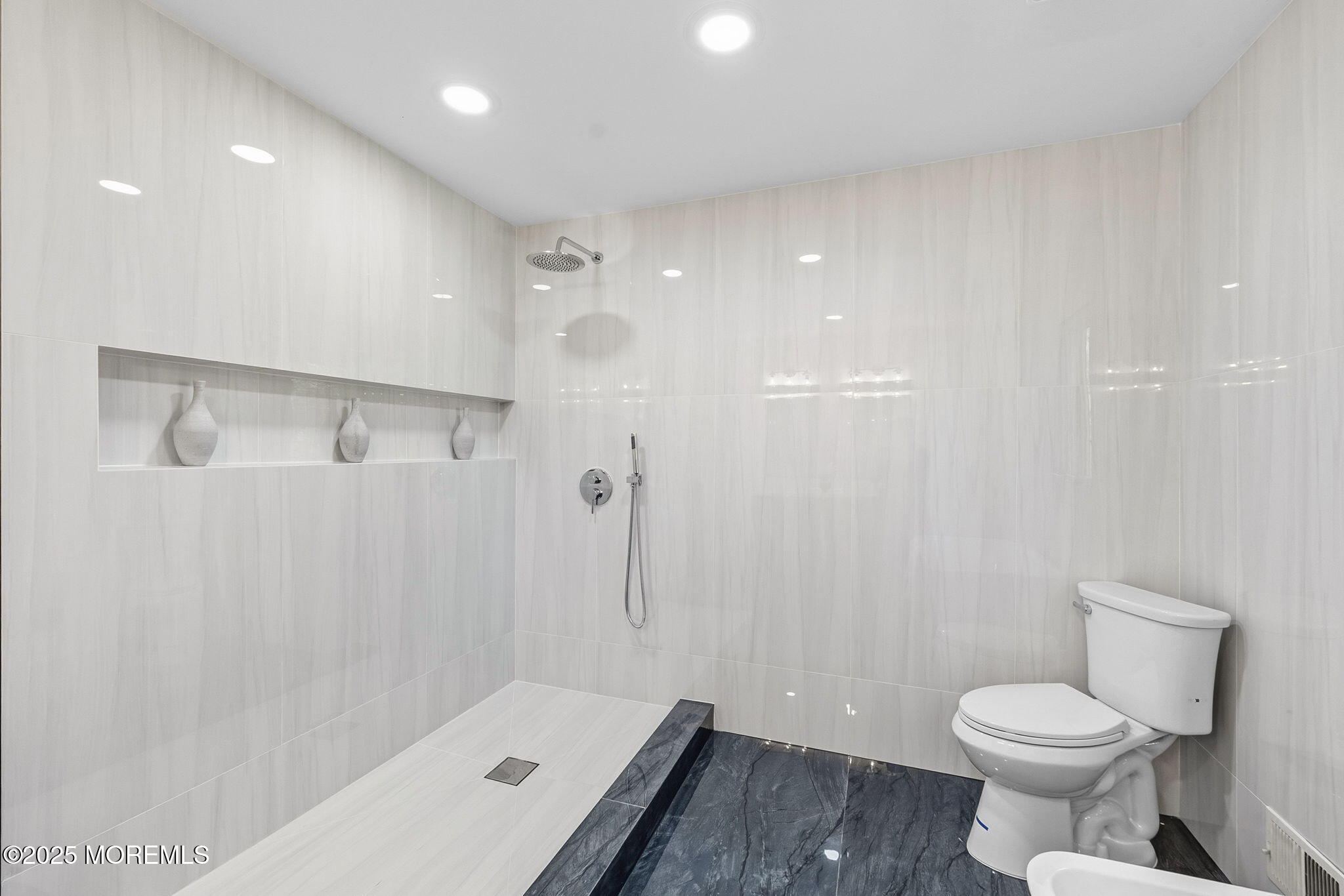 Manalapan, New Jersey, 07726, United States, 5 Bedrooms Bedrooms, ,4 BathroomsBathrooms,Residential,Active,1969663