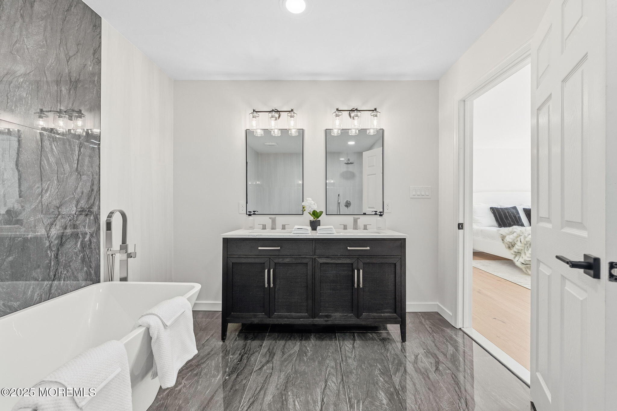 Manalapan, New Jersey, 07726, United States, 5 Bedrooms Bedrooms, ,4 BathroomsBathrooms,Residential,Active,1969663