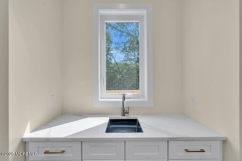 Jackson, New Jersey, 08527, United States, 6 Bedrooms Bedrooms, ,4 BathroomsBathrooms,Residential,Active,1973337