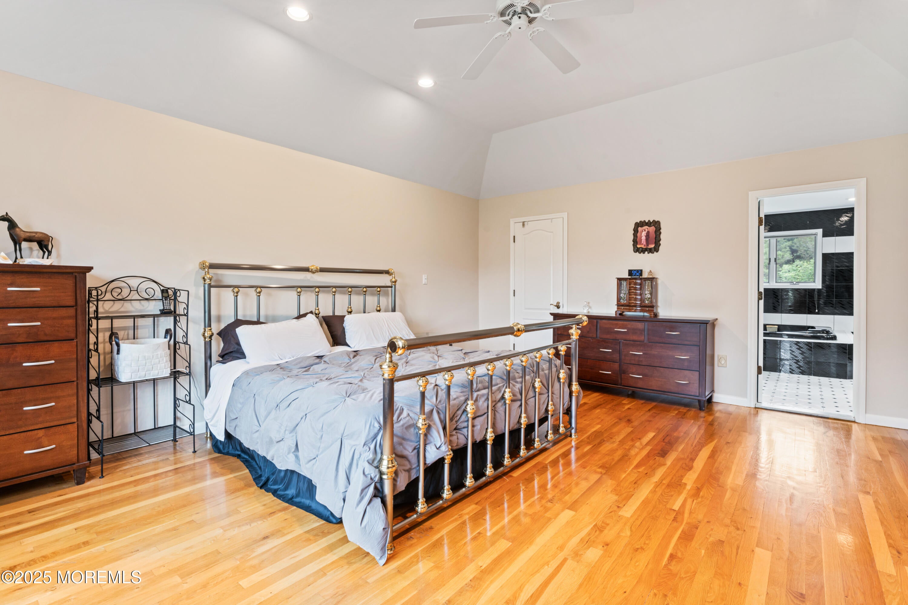 Manalapan, New Jersey, 07726, United States, 4 Bedrooms Bedrooms, ,4 BathroomsBathrooms,Residential,Pending,1909603