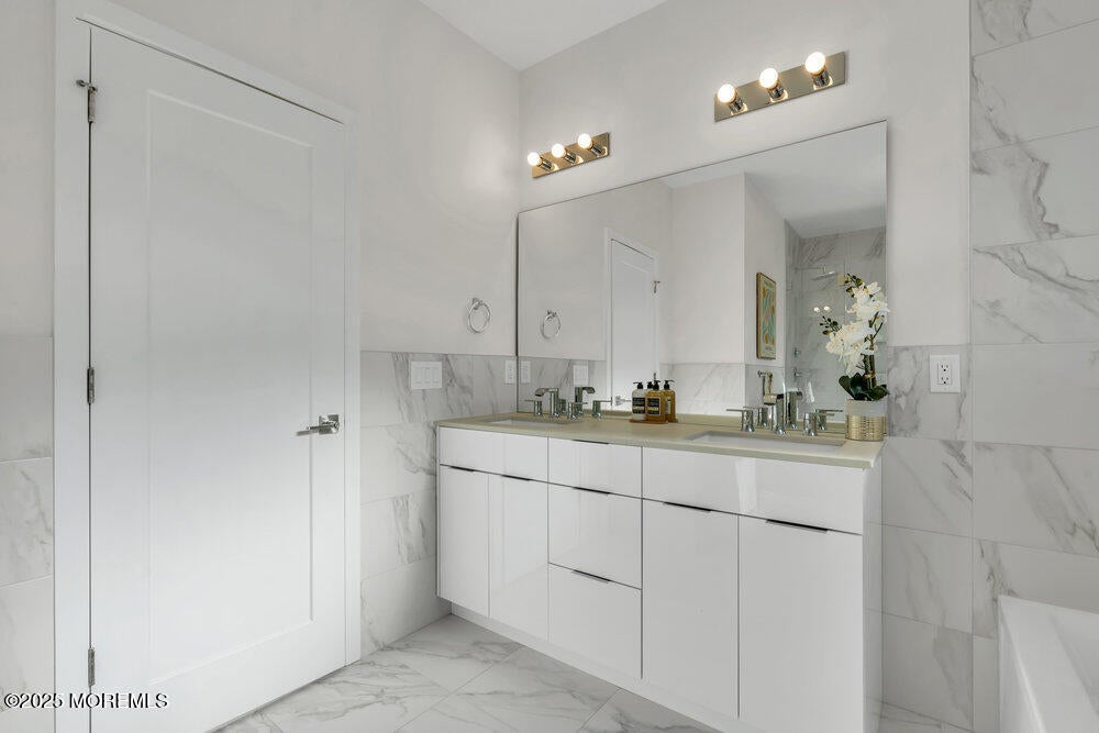 Jackson, New Jersey, 08527, United States, 6 Bedrooms Bedrooms, ,4 BathroomsBathrooms,Residential,Active,2007039