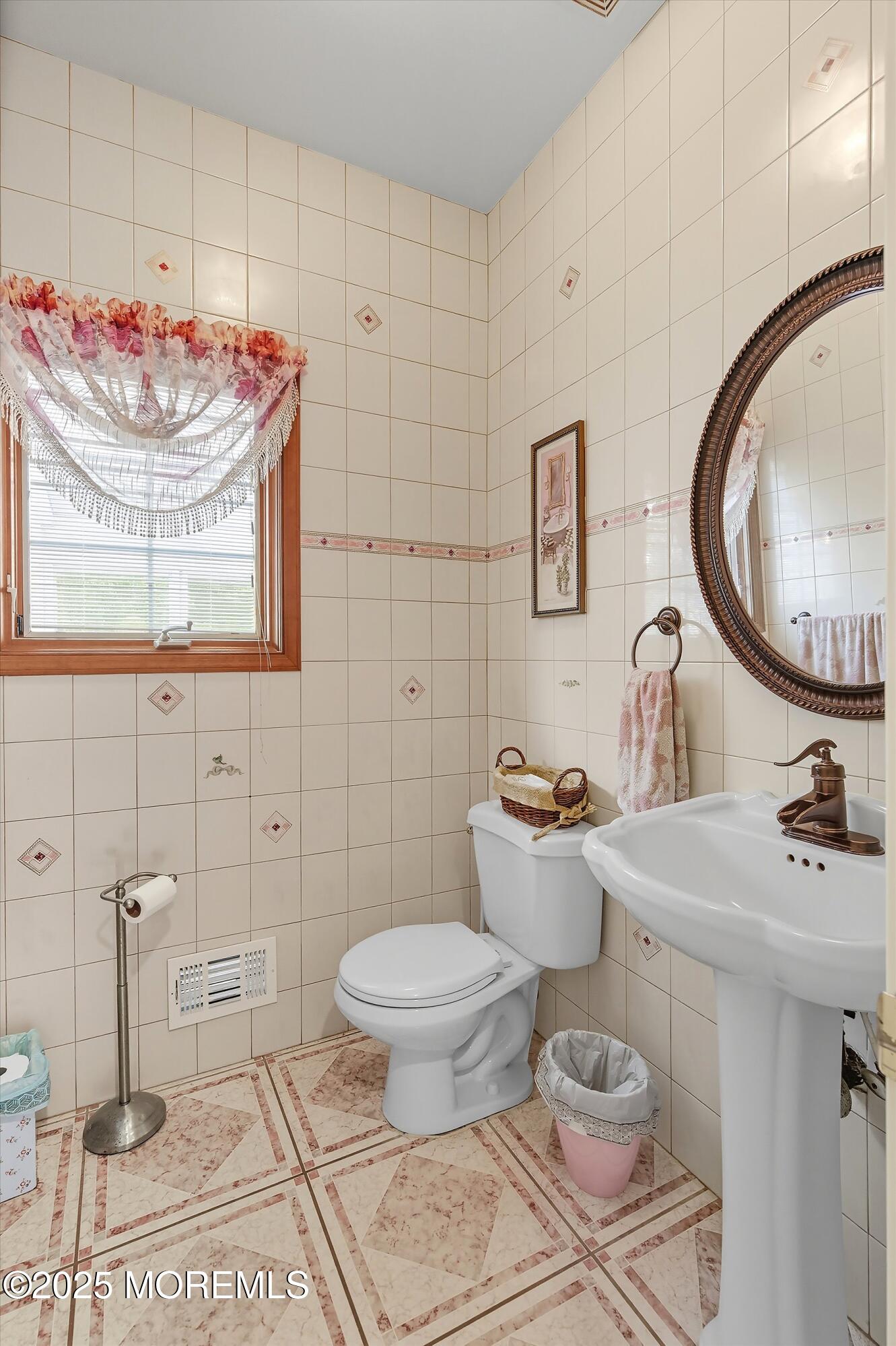 Manalapan, New Jersey, 07726, United States, 5 Bedrooms Bedrooms, ,3 BathroomsBathrooms,Residential,Active,1952450