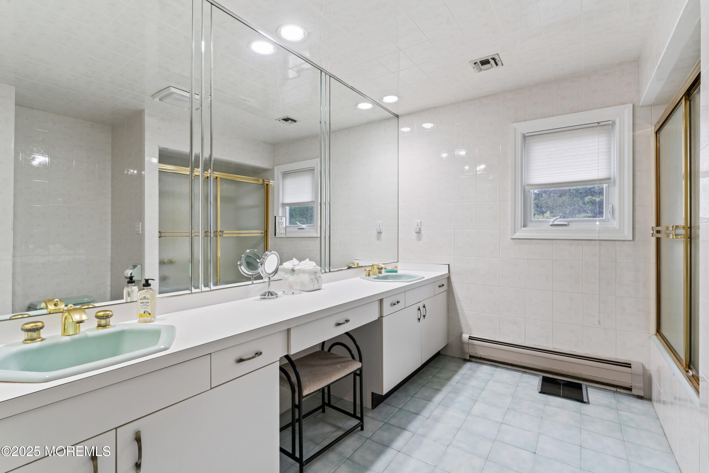 Manalapan, New Jersey, 07726, United States, 4 Bedrooms Bedrooms, ,4 BathroomsBathrooms,Residential,Pending,1909603