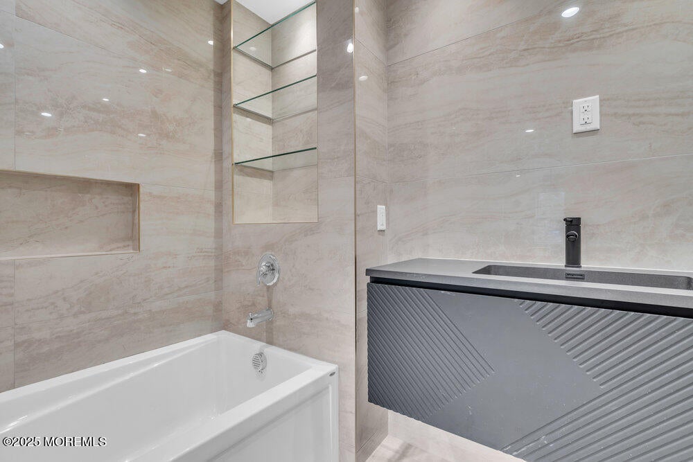 Lakewood, New Jersey, 08701, United States, 5 Bedrooms Bedrooms, ,4 BathroomsBathrooms,Residential,Active,1973269