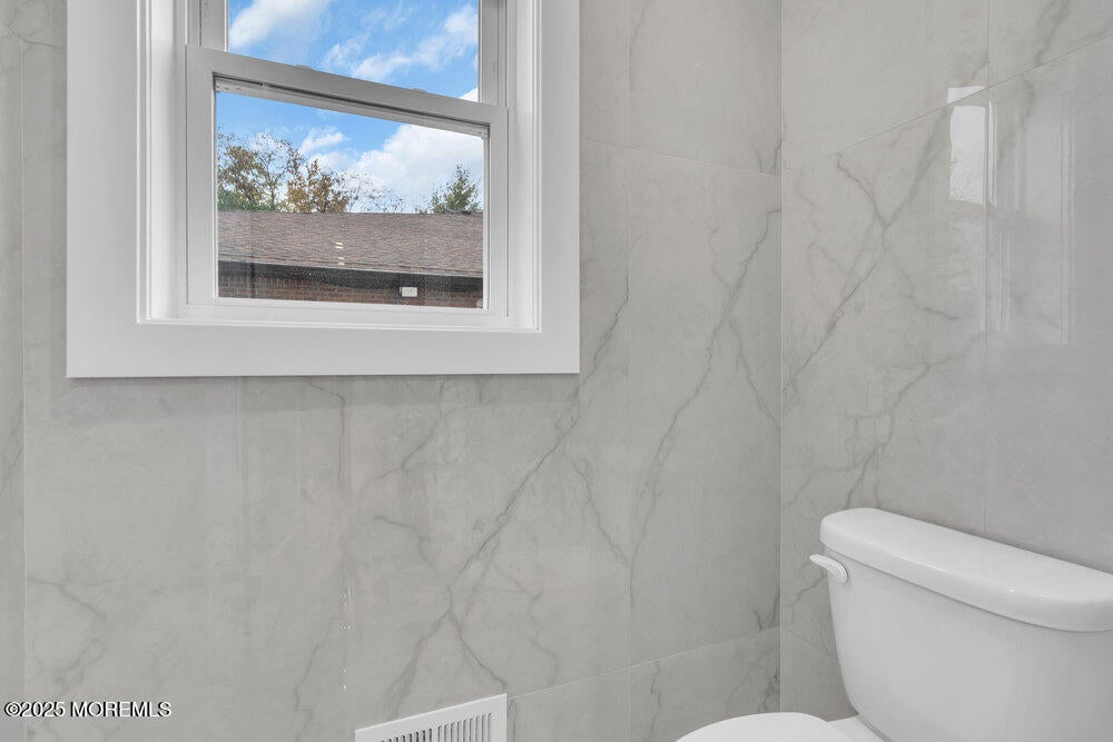 Lakewood, New Jersey, 08701, United States, 5 Bedrooms Bedrooms, ,4 BathroomsBathrooms,Residential,Active,1973269